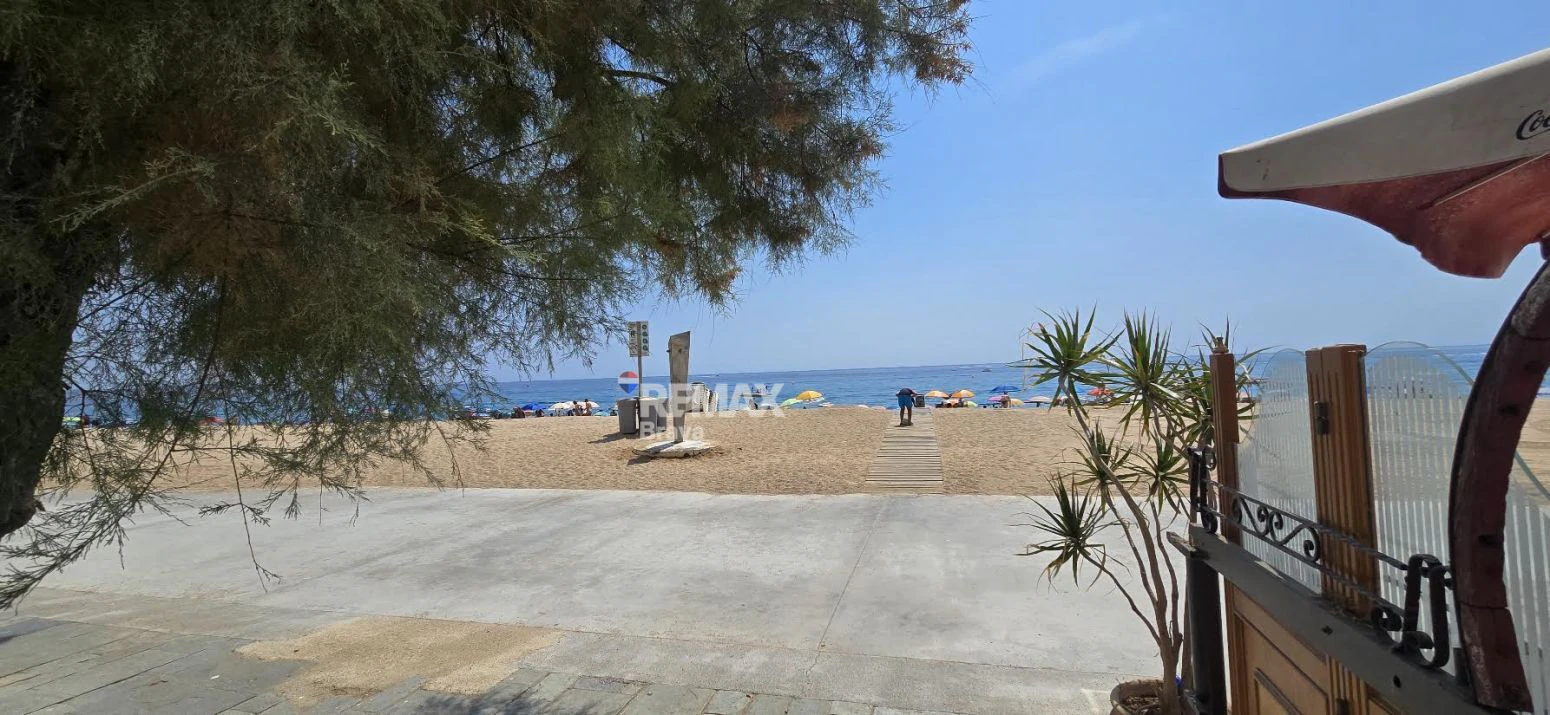 Propiedad Frente al Mar en Platja d’Aro con Alta Rentabilidad Turística