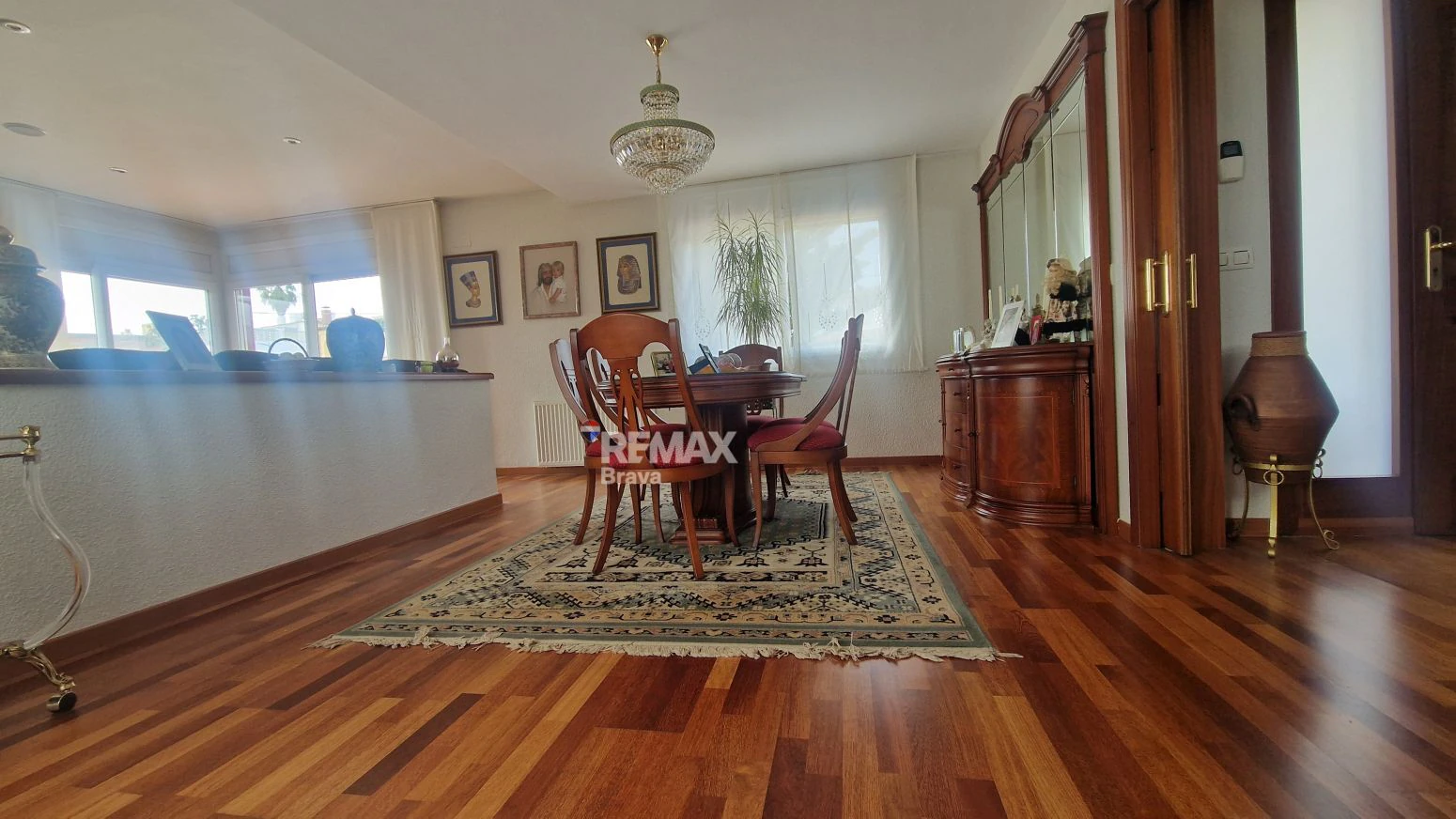 Exclusiva Vivienda en Roses sobre Parcela de 1.190 m² en Entorno Muy Tranquilo