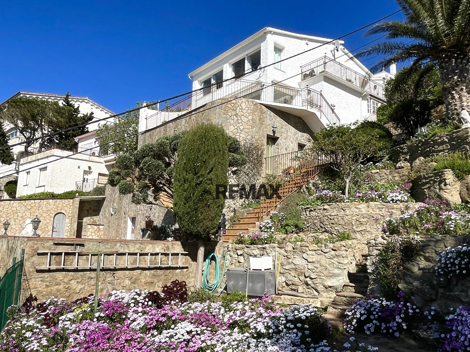 Villa mediterránea con espectaculares vistas al mar
