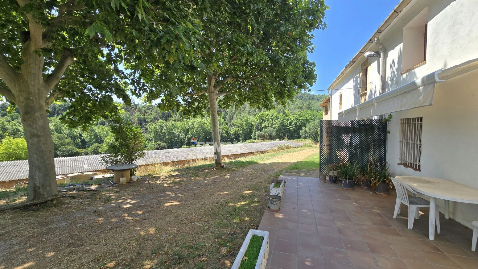 Finca Rústica 12h en Brunyola con Naves Avícolas Alquiladas e Ingresos Mensuales