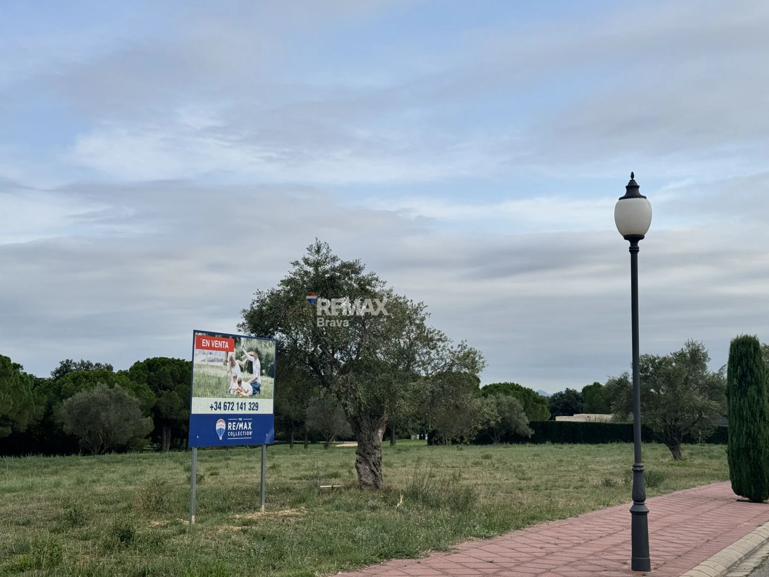 Exclusiva Parcela de 2.512 m² en Primera Línea de Golf en Peralada
