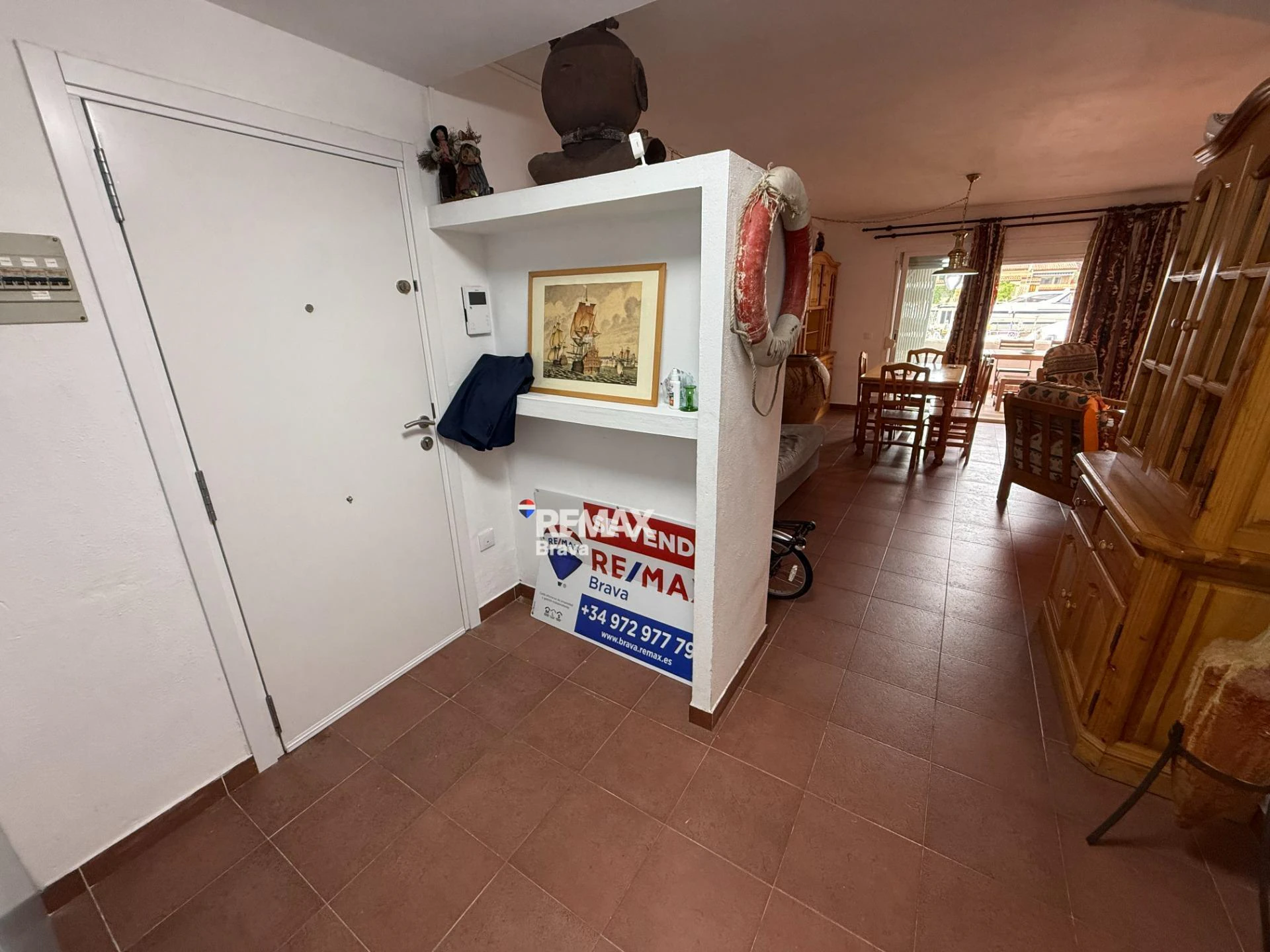 Exclusivo apartamento con amarre privado, gran terraza y licencia turística en Santa Margarida – Roses.