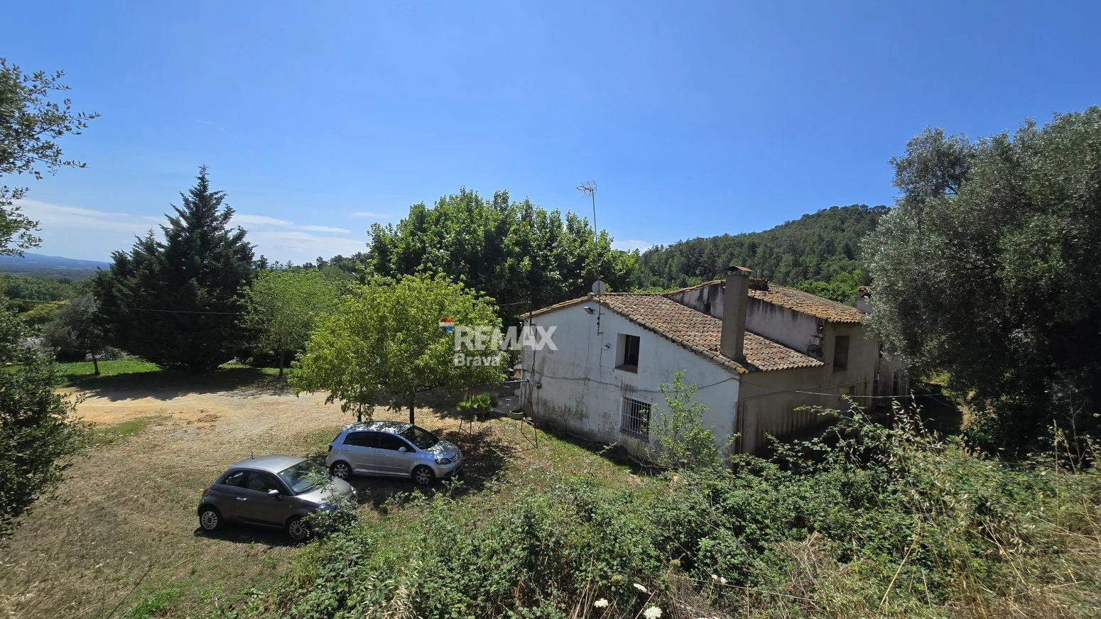 Finca Rústica 12h en Brunyola con Naves Avícolas Alquiladas e Ingresos Mensuales