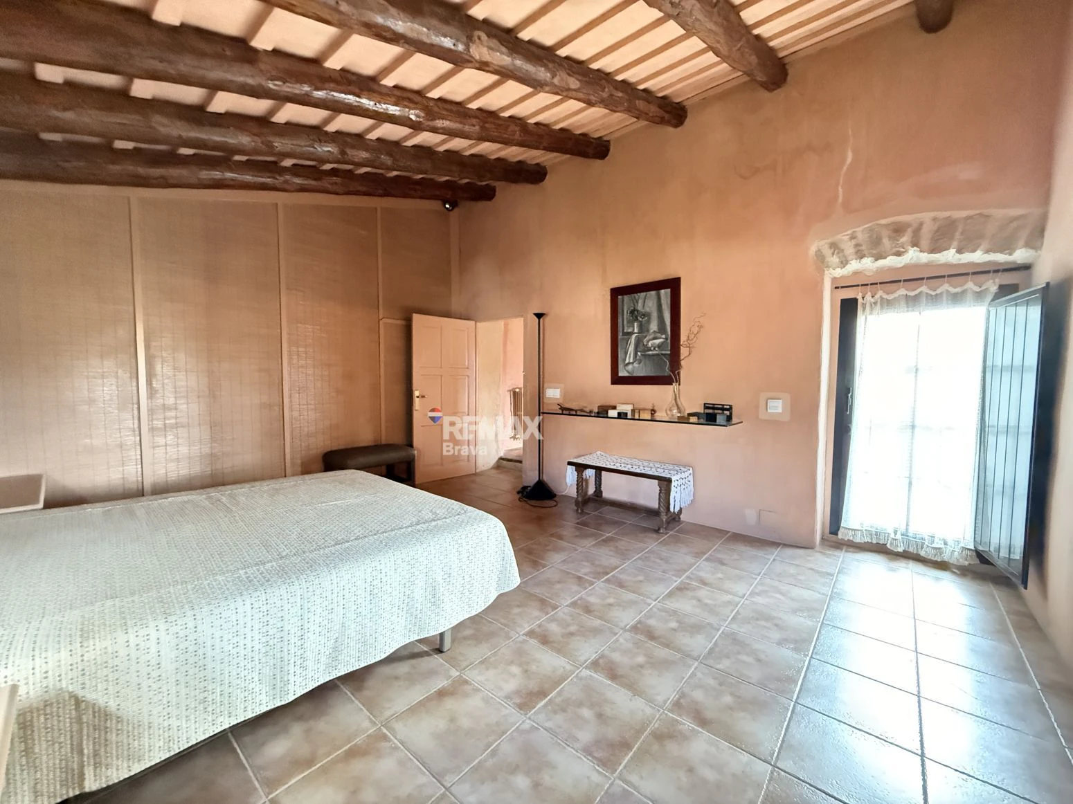 Encantadora Casa de Piedra Restaurada en el Corazón Histórico de Madremanya