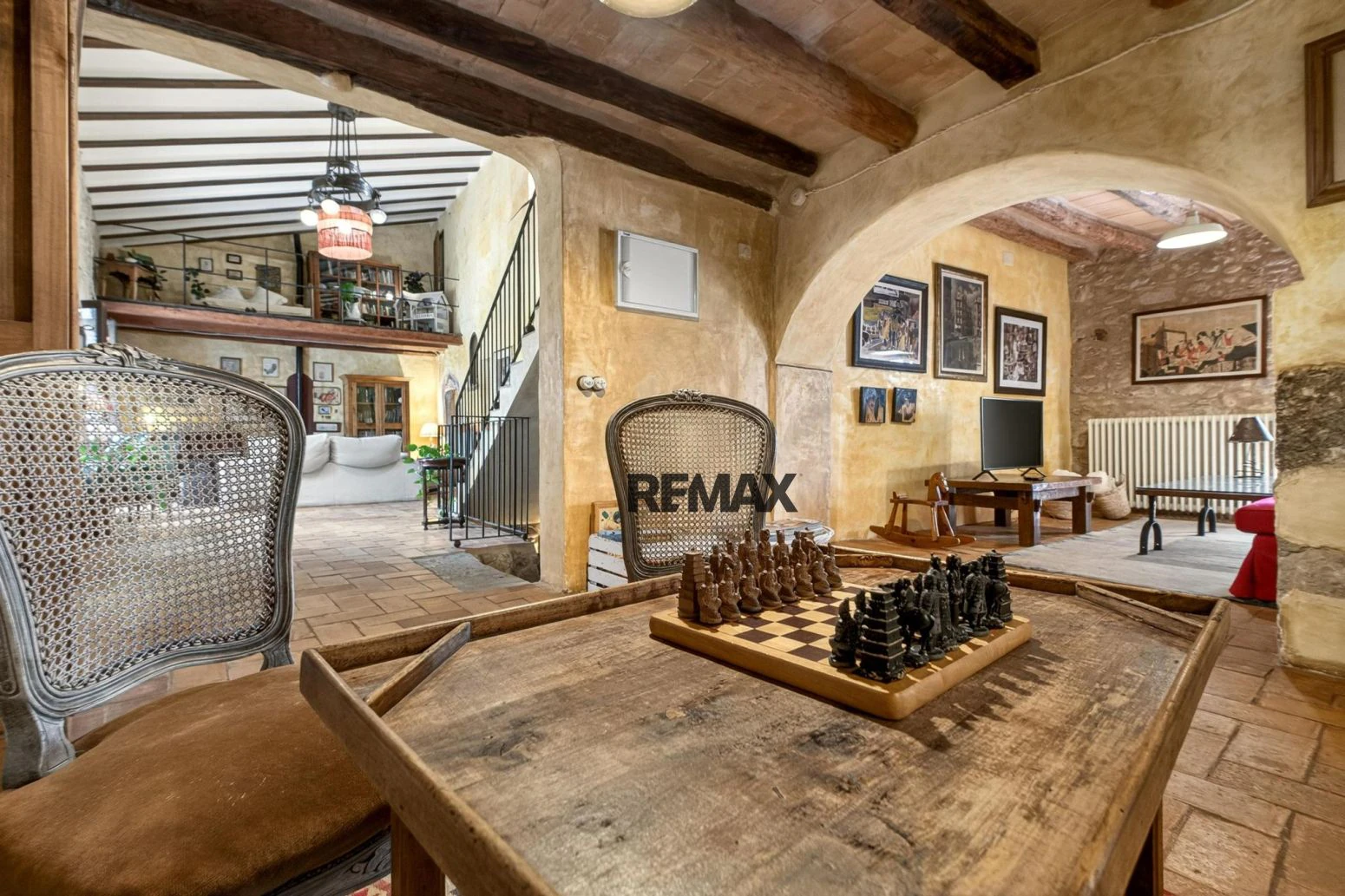 Casa de pueblo con encanto y más de 500 m² entre el Pla de l’Estany y l’Alt Empordà con licencia turística