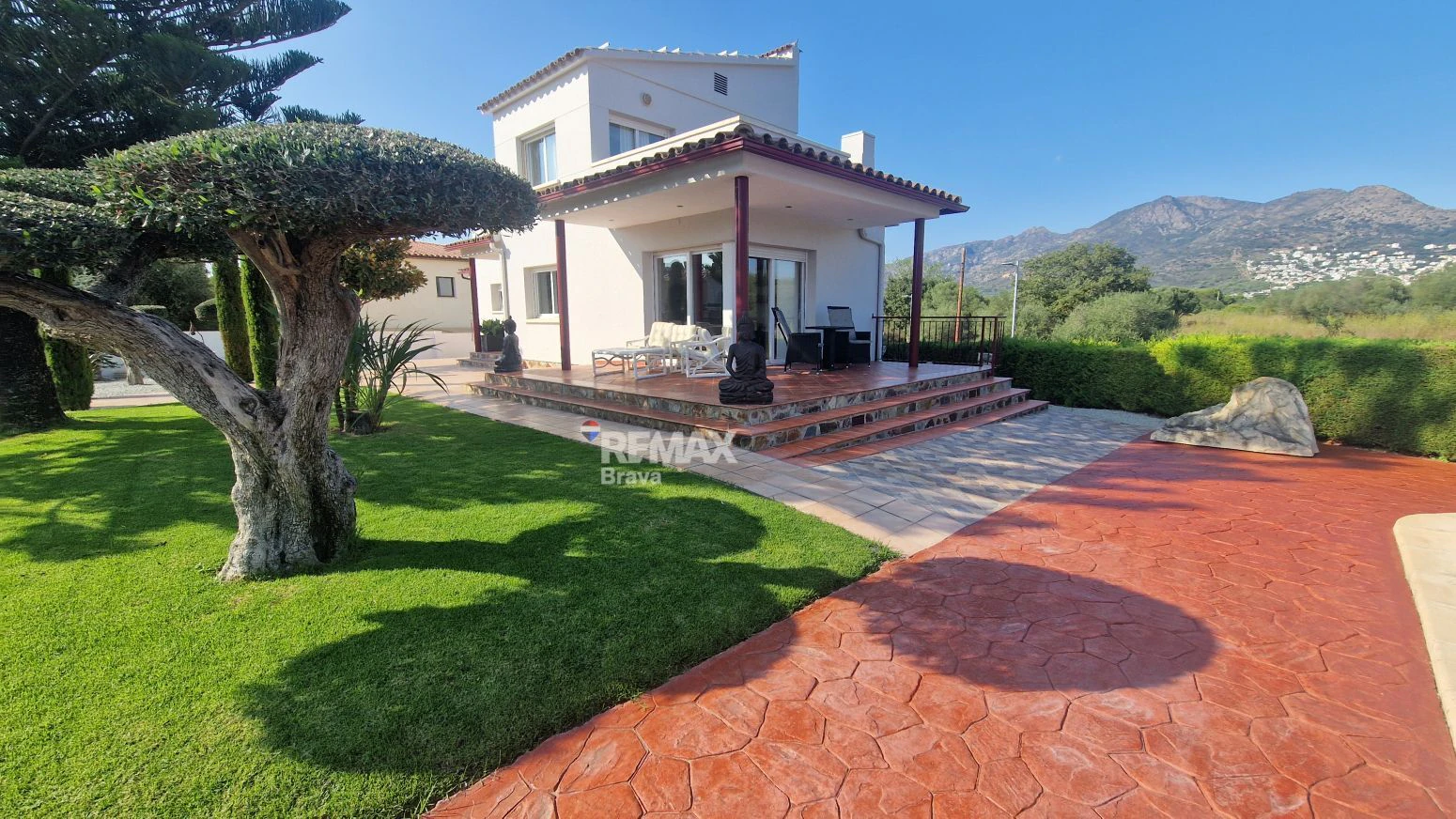 Exclusiva Vivienda en Roses sobre Parcela de 1.190 m² en Entorno Muy Tranquilo