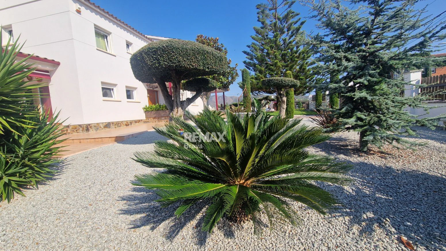 Exclusiva Vivienda en Roses sobre Parcela de 1.190 m² en Entorno Muy Tranquilo