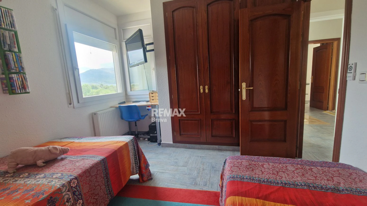 Exclusiva Vivienda en Roses sobre Parcela de 1.190 m² en Entorno Muy Tranquilo