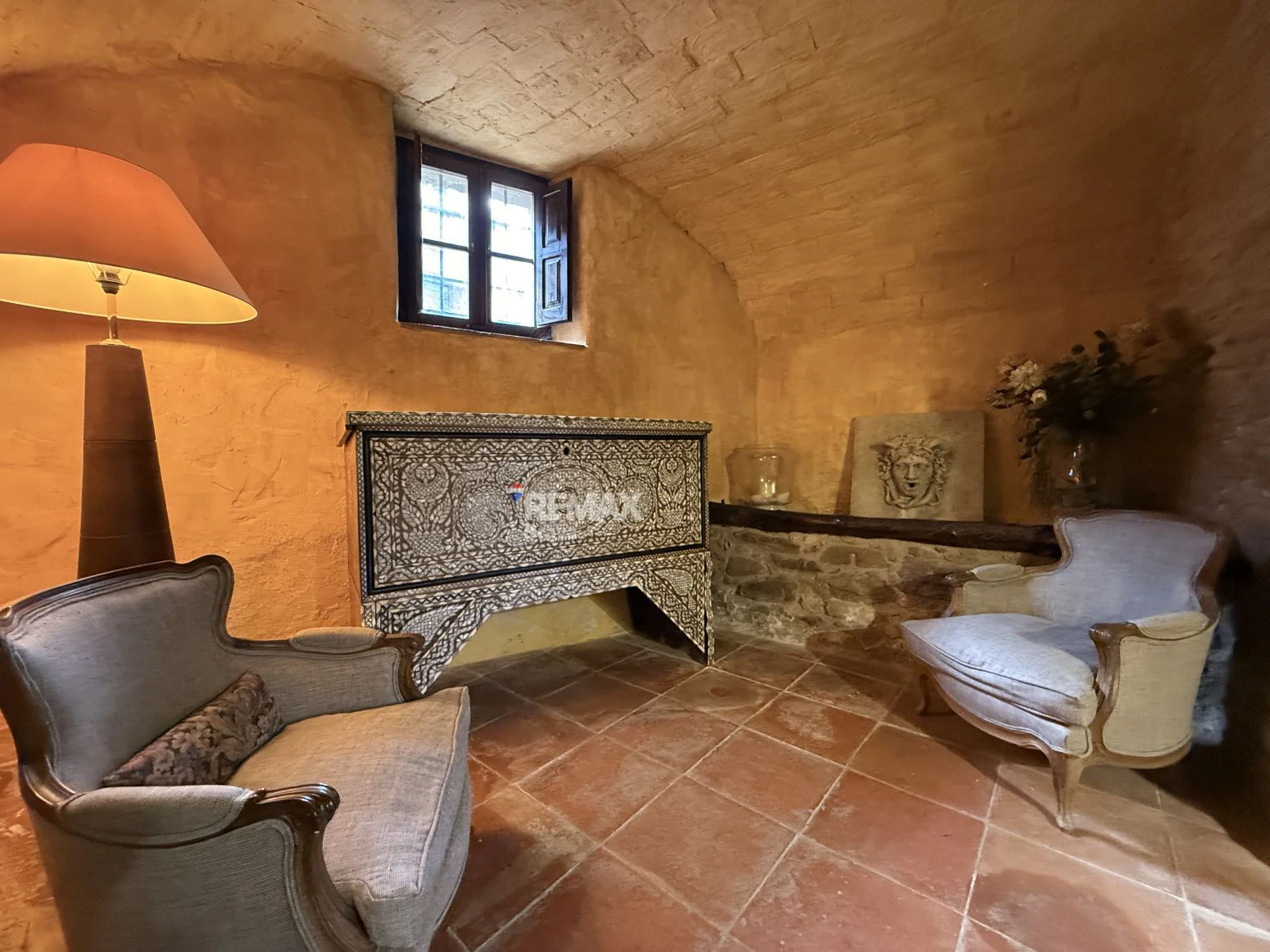 Encantadora Casa de Piedra Restaurada en el Corazón Histórico de Madremanya