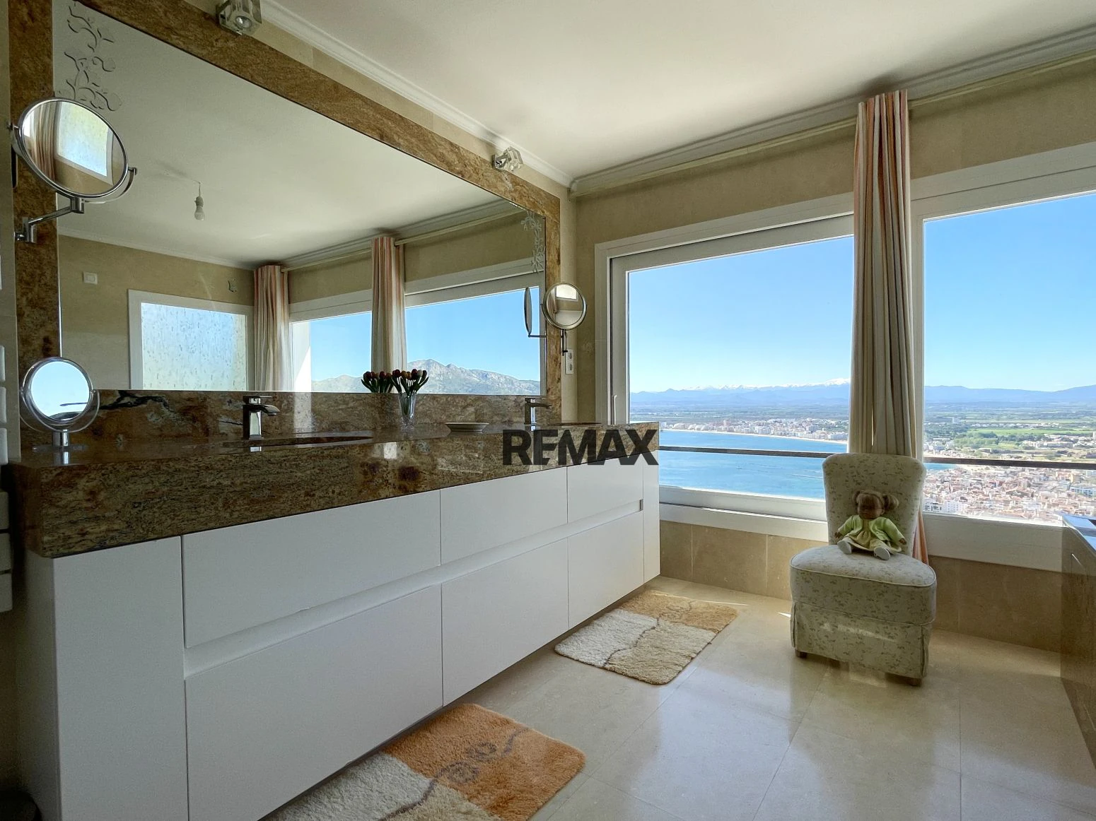 Villa mediterránea con espectaculares vistas al mar
