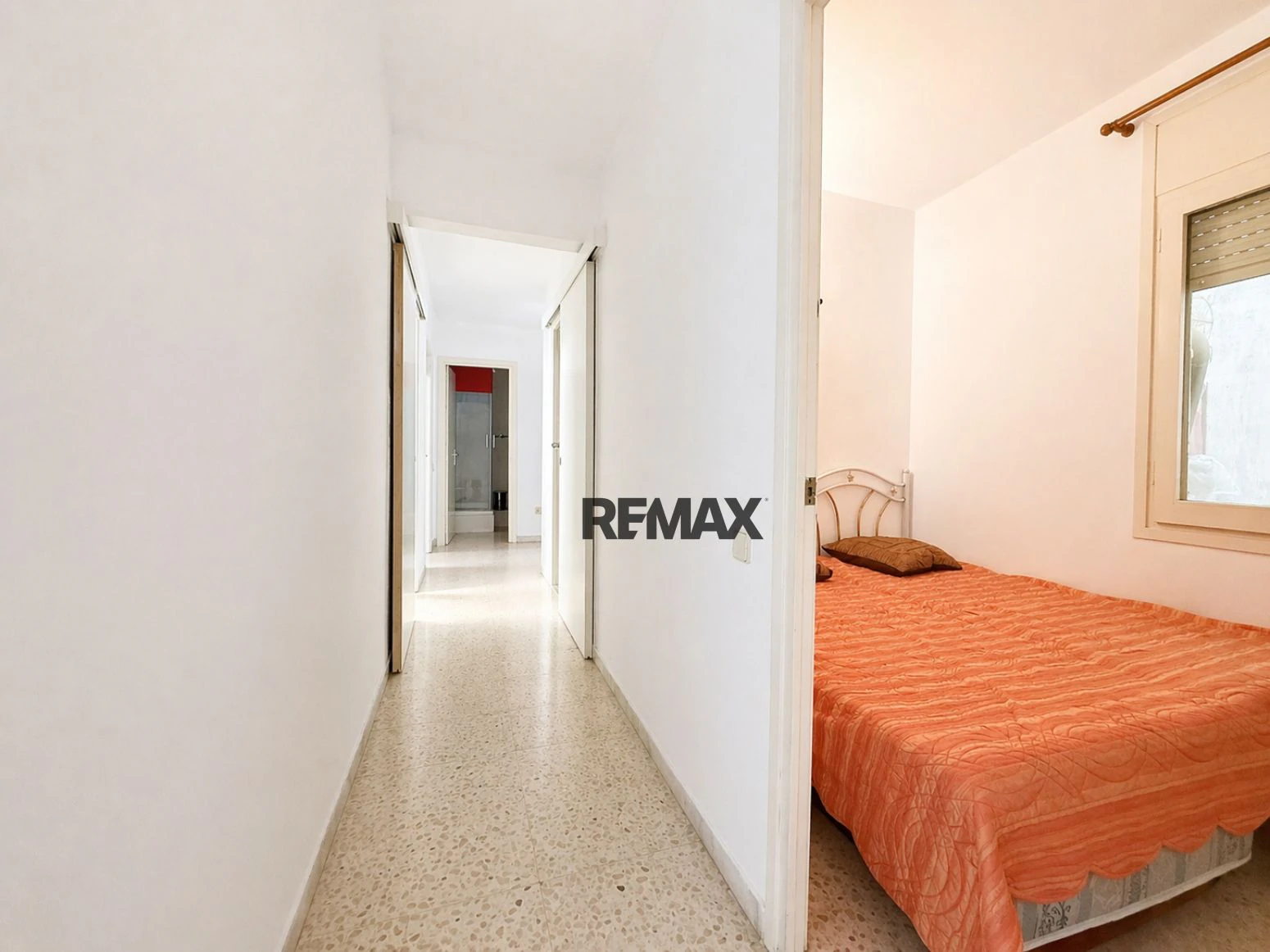 Amplio apartamento junto al mar en Santa Margarita, Roses.