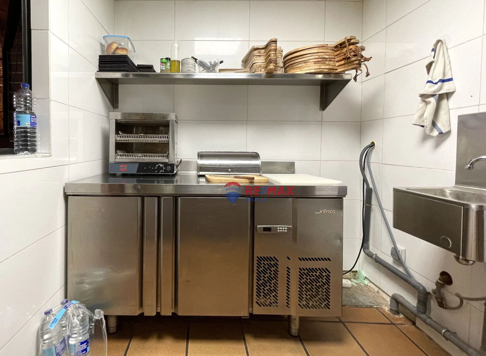 Roses, centro: se traspasa negocio de bar restaurante en inm