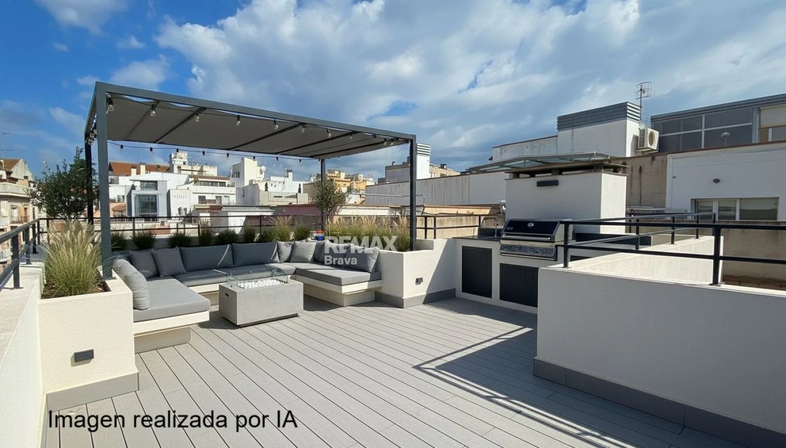 Exclusiva Oportunidad en Blanes: Solar con Más de 500 m² Construidos