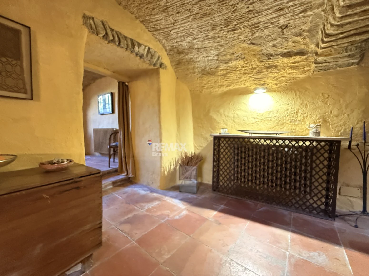 Encantadora Casa de Piedra Restaurada en el Corazón Histórico de Madremanya