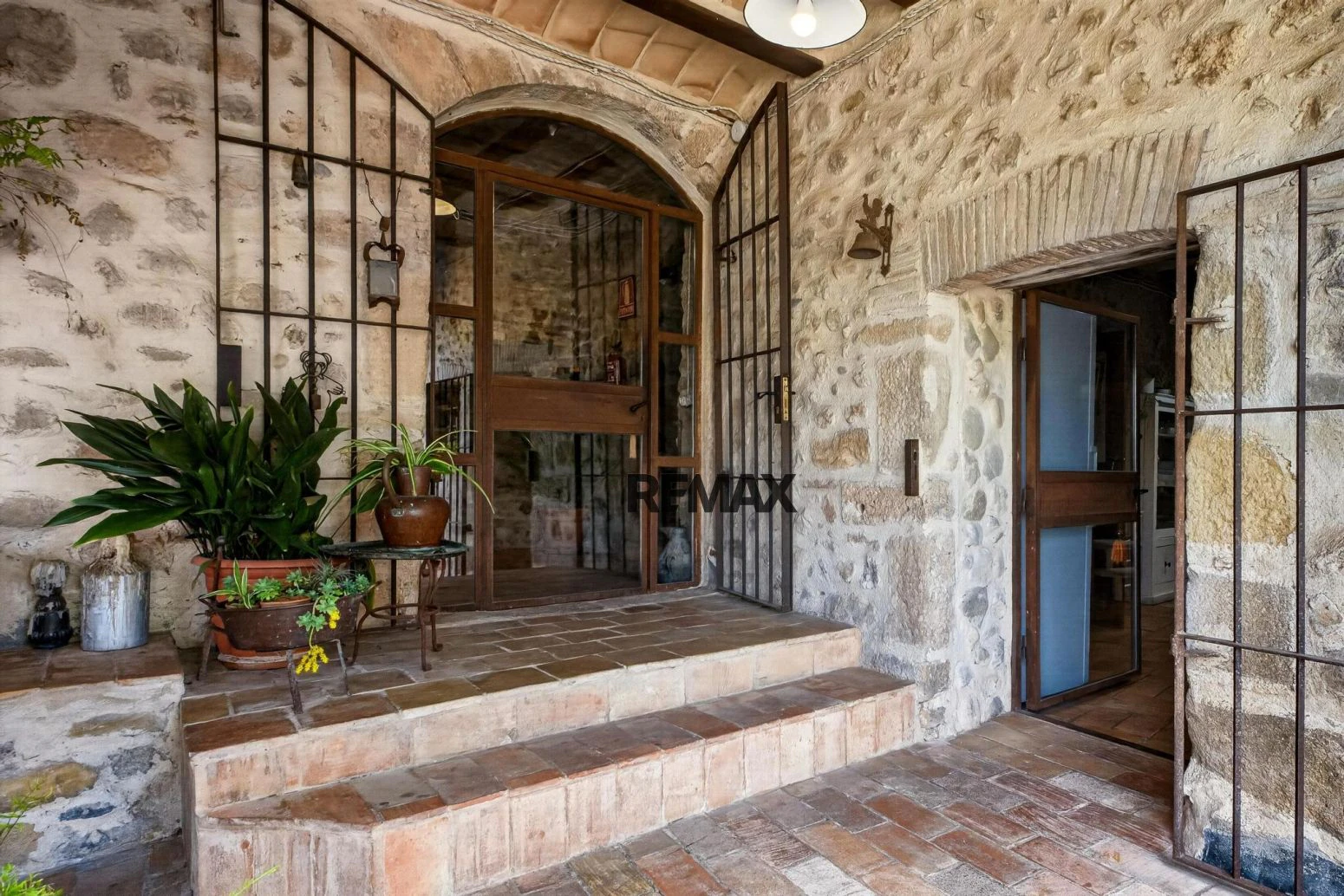 Casa de pueblo con encanto y más de 500 m² entre el Pla de l’Estany y l’Alt Empordà con licencia turística