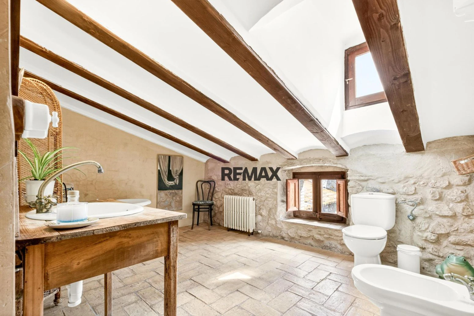 Casa de pueblo con encanto y más de 500 m² entre el Pla de l’Estany y l’Alt Empordà con licencia turística