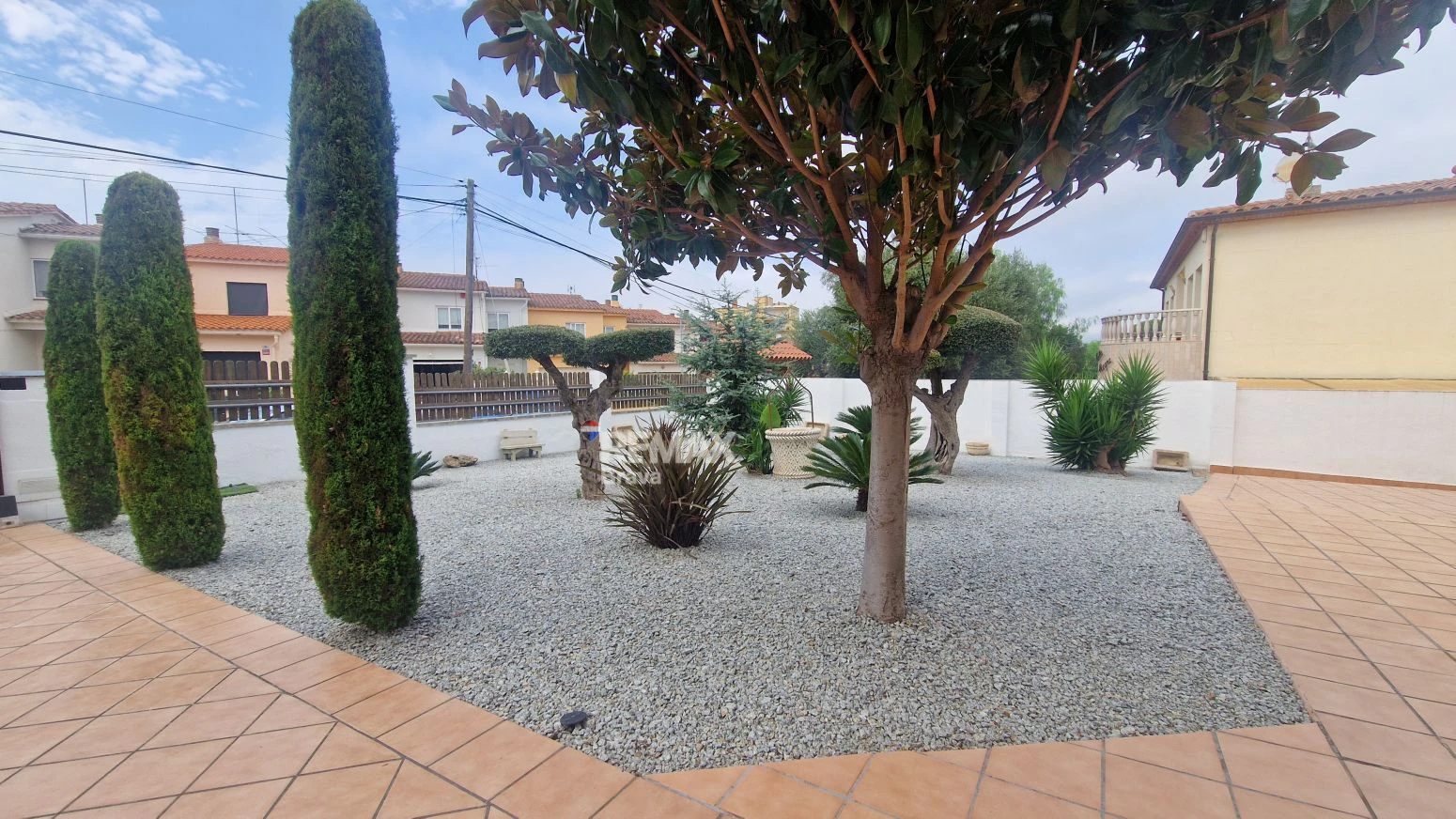Exclusiva Vivienda en Roses sobre Parcela de 1.190 m² en Entorno Muy Tranquilo