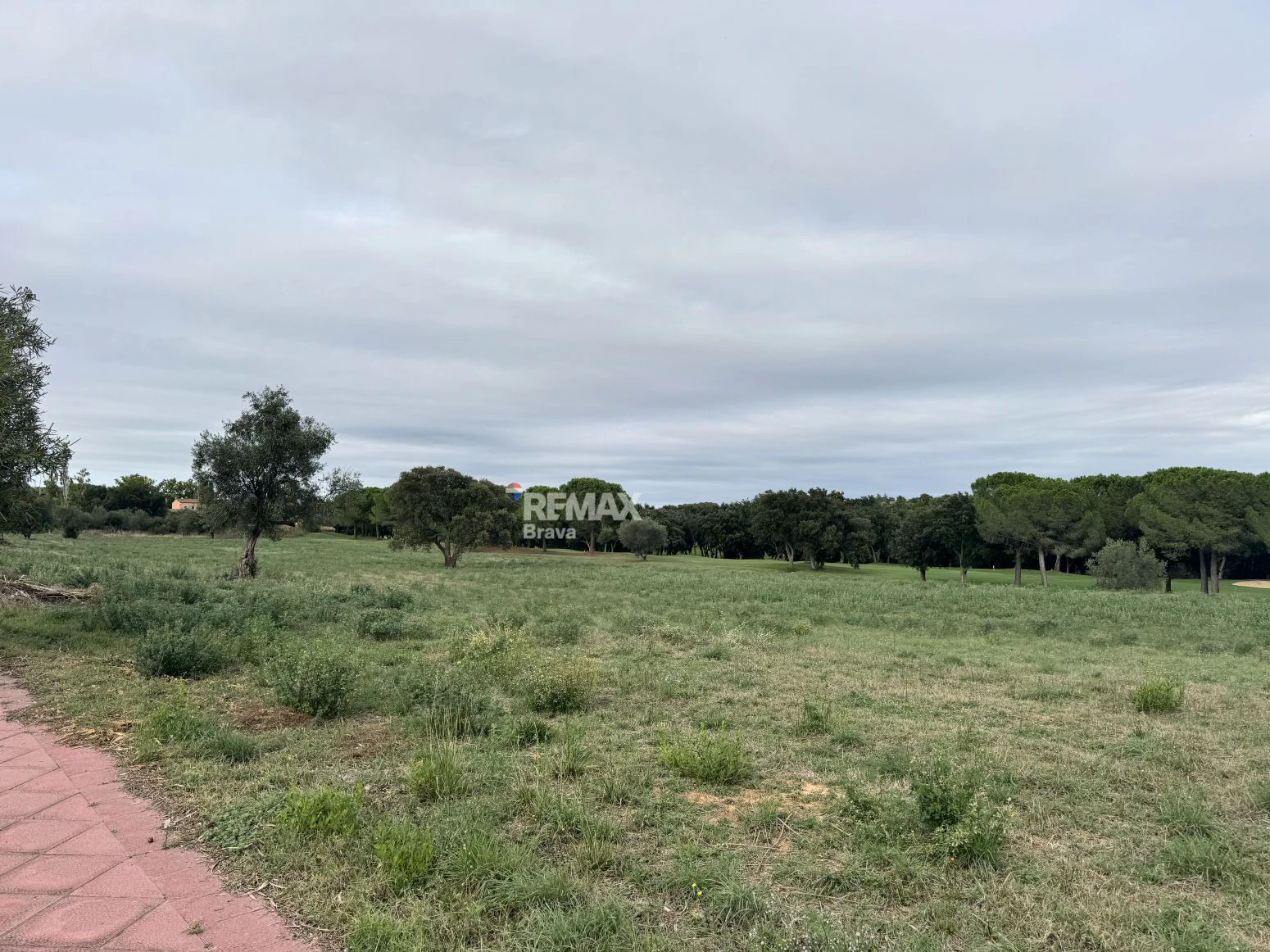 Exclusiva Parcela de 2.512 m² en Primera Línea de Golf en Peralada
