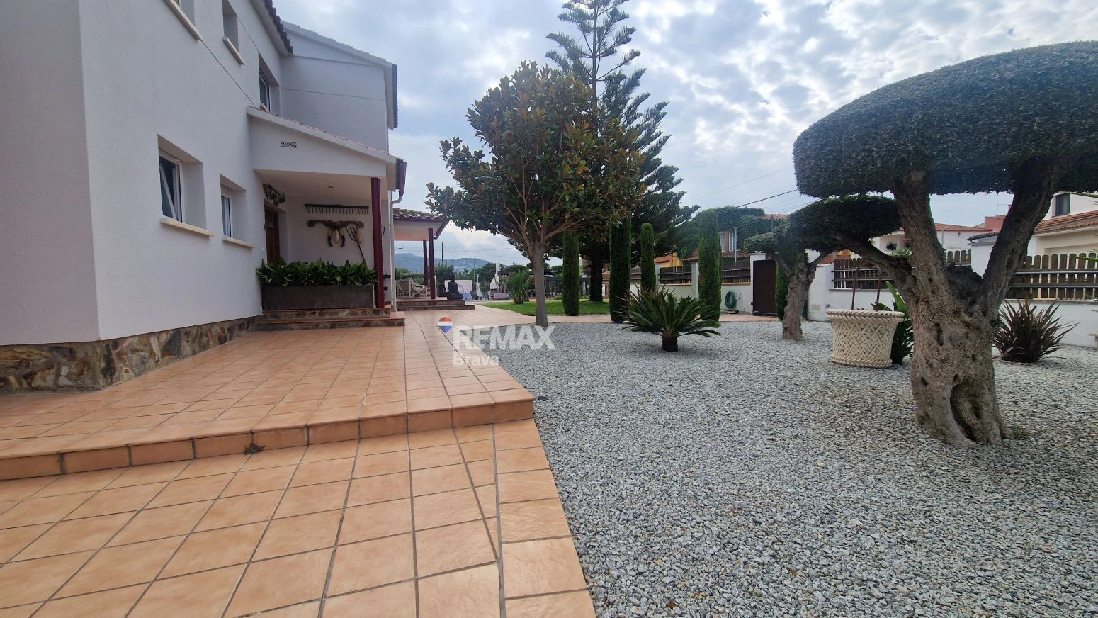 Exclusiva Vivienda en Roses sobre Parcela de 1.190 m² en Entorno Muy Tranquilo