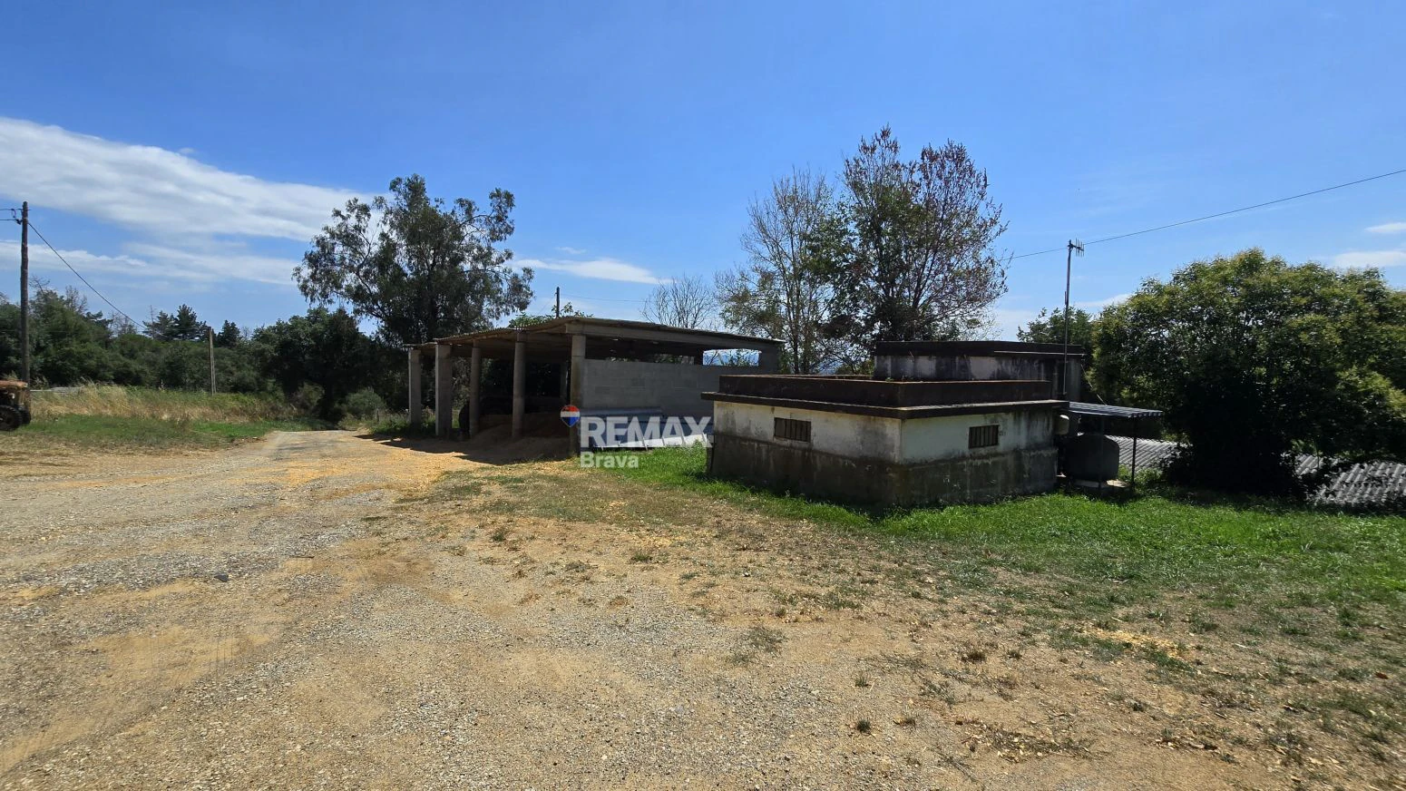 Finca Rústica 12h en Brunyola con Naves Avícolas Alquiladas e Ingresos Mensuales