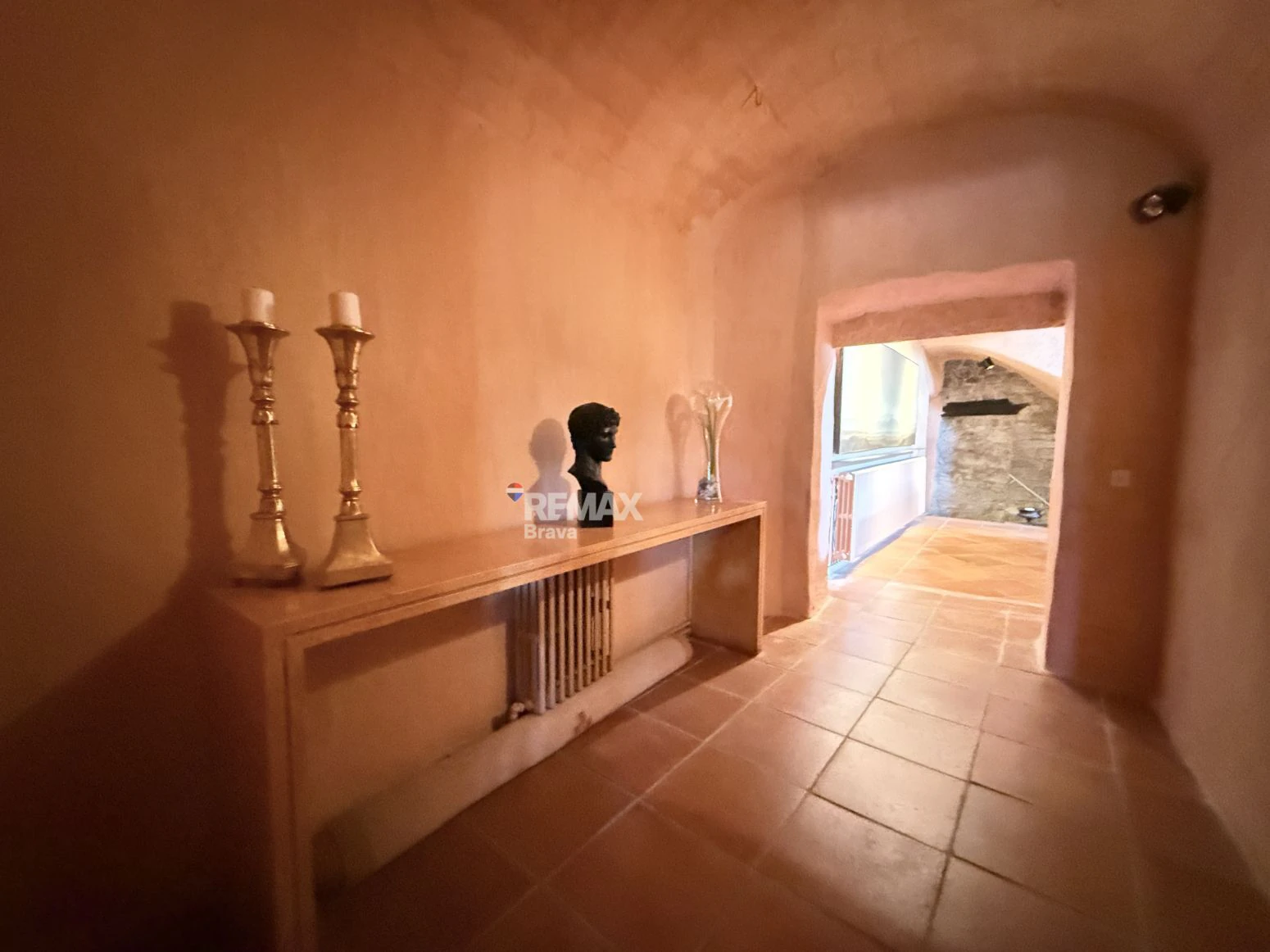 Encantadora Casa de Piedra Restaurada en el Corazón Histórico de Madremanya