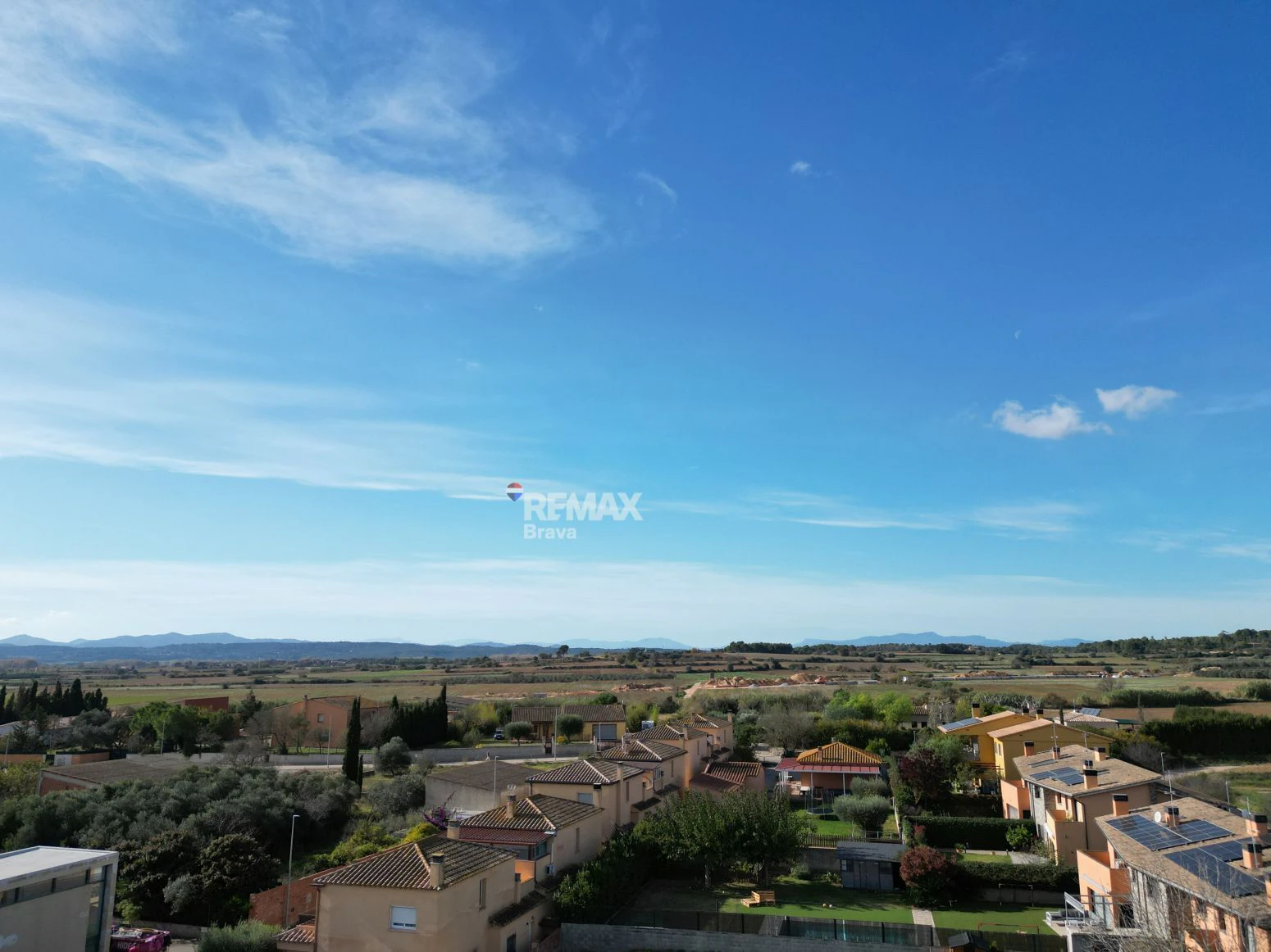 Oportunidad Única en La Tallada d’Empordà: Amplio Terreno en Zona Residencial