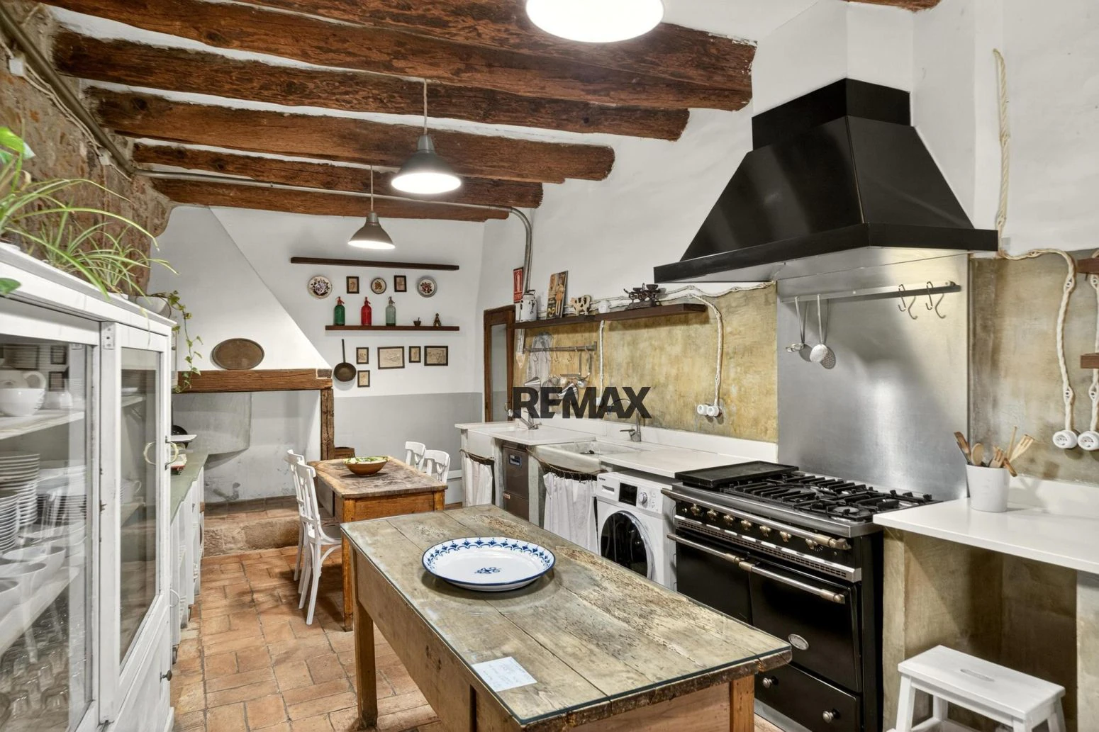 Casa de pueblo con encanto y más de 500 m² entre el Pla de l’Estany y l’Alt Empordà con licencia turística