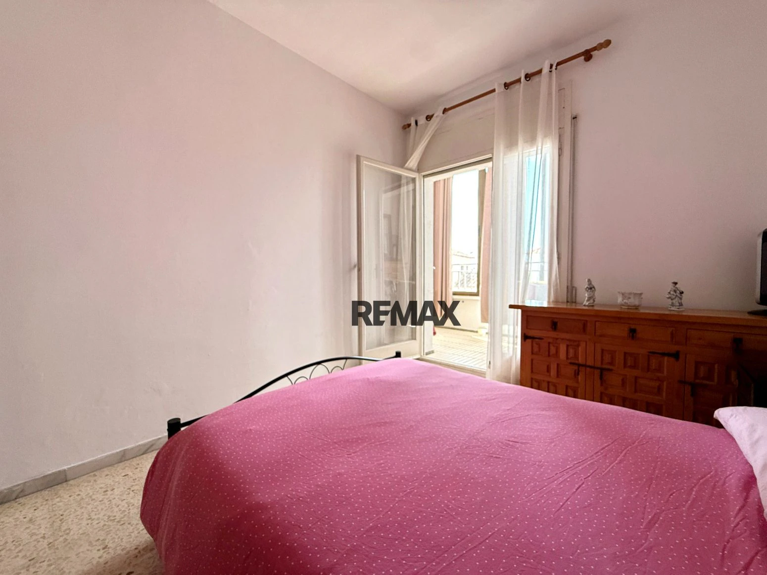 Amplio apartamento junto al mar en Santa Margarita, Roses.