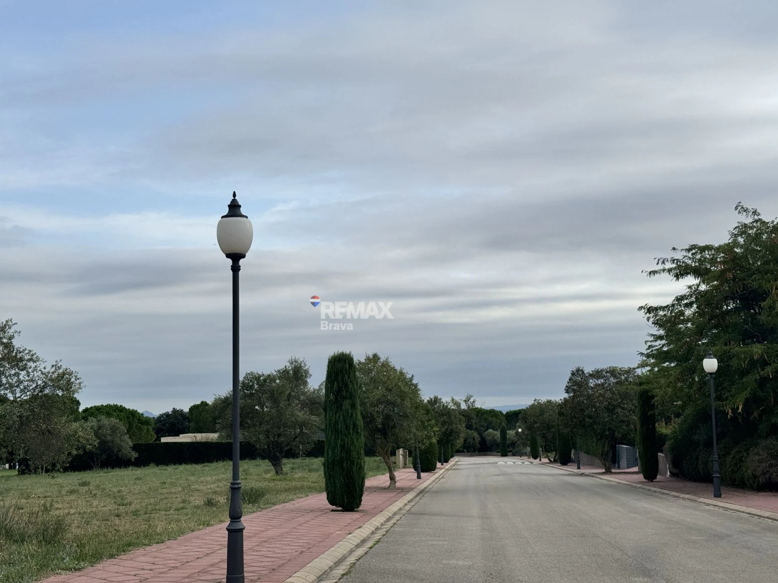 Exclusiva Parcela de 2.512 m² en Primera Línea de Golf en Peralada