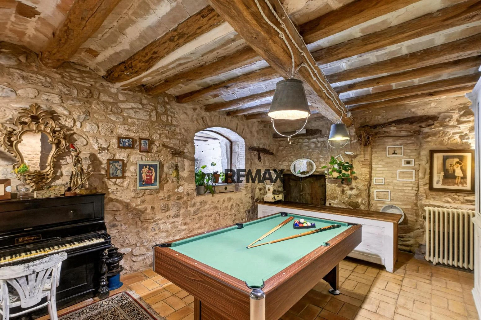 Casa de pueblo con encanto y más de 500 m² entre el Pla de l’Estany y l’Alt Empordà con licencia turística