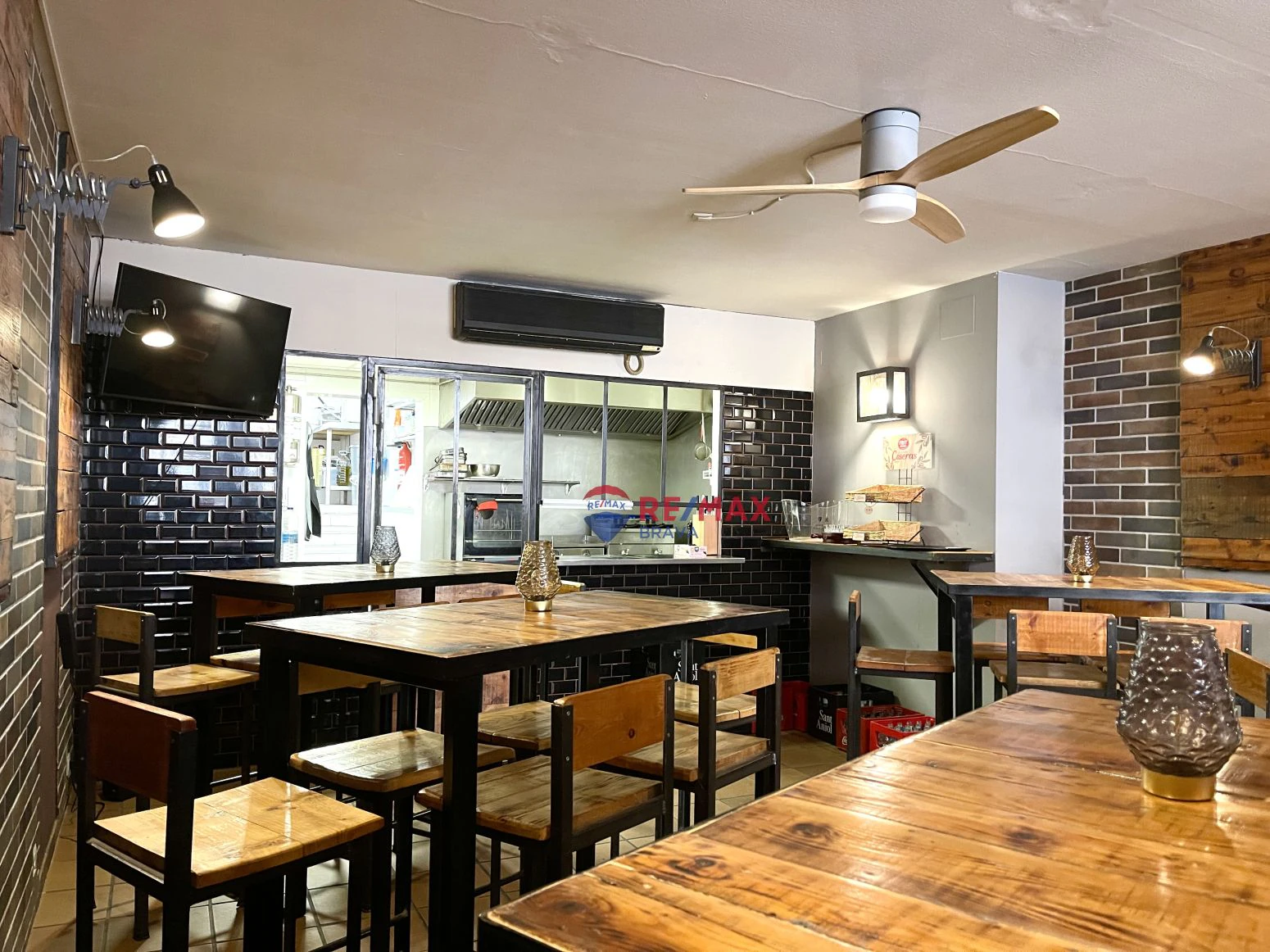 Roses, centro: se traspasa negocio de bar restaurante en inm