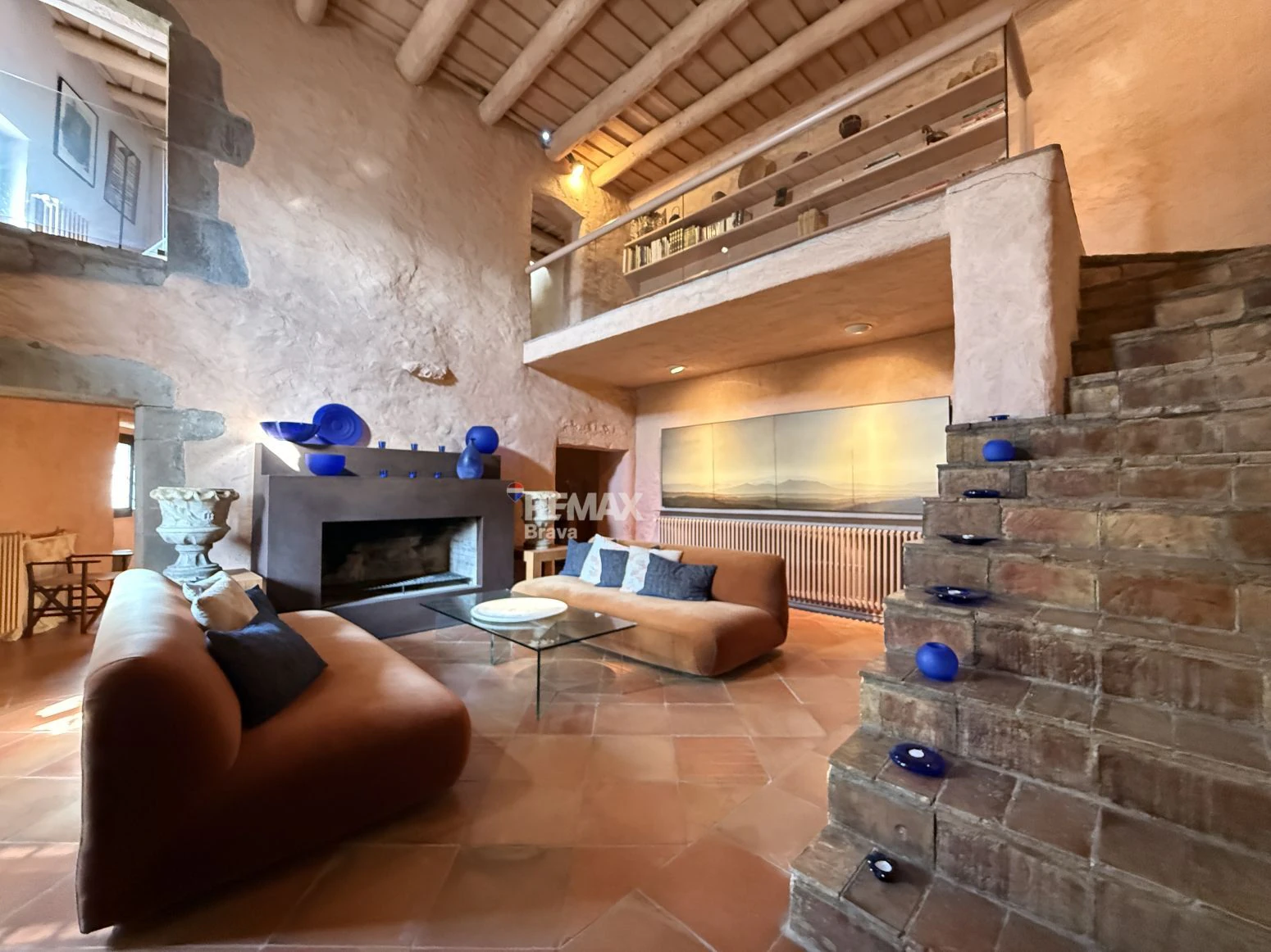 Encantadora Casa de Piedra Restaurada en el Corazón Histórico de Madremanya