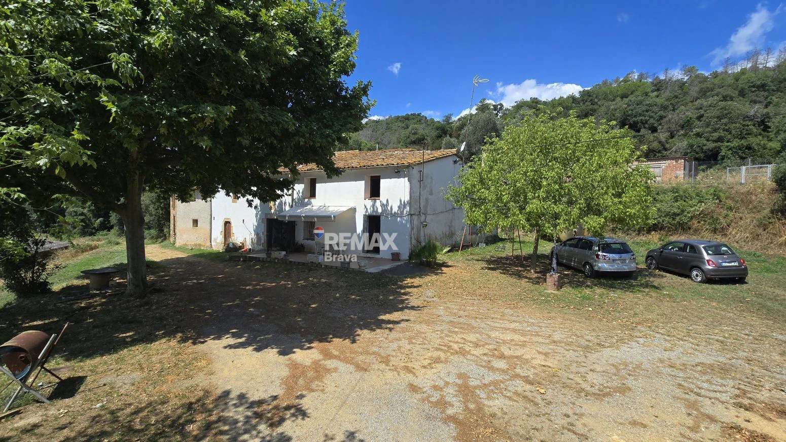 Finca Rústica 12h en Brunyola con Naves Avícolas Alquiladas e Ingresos Mensuales