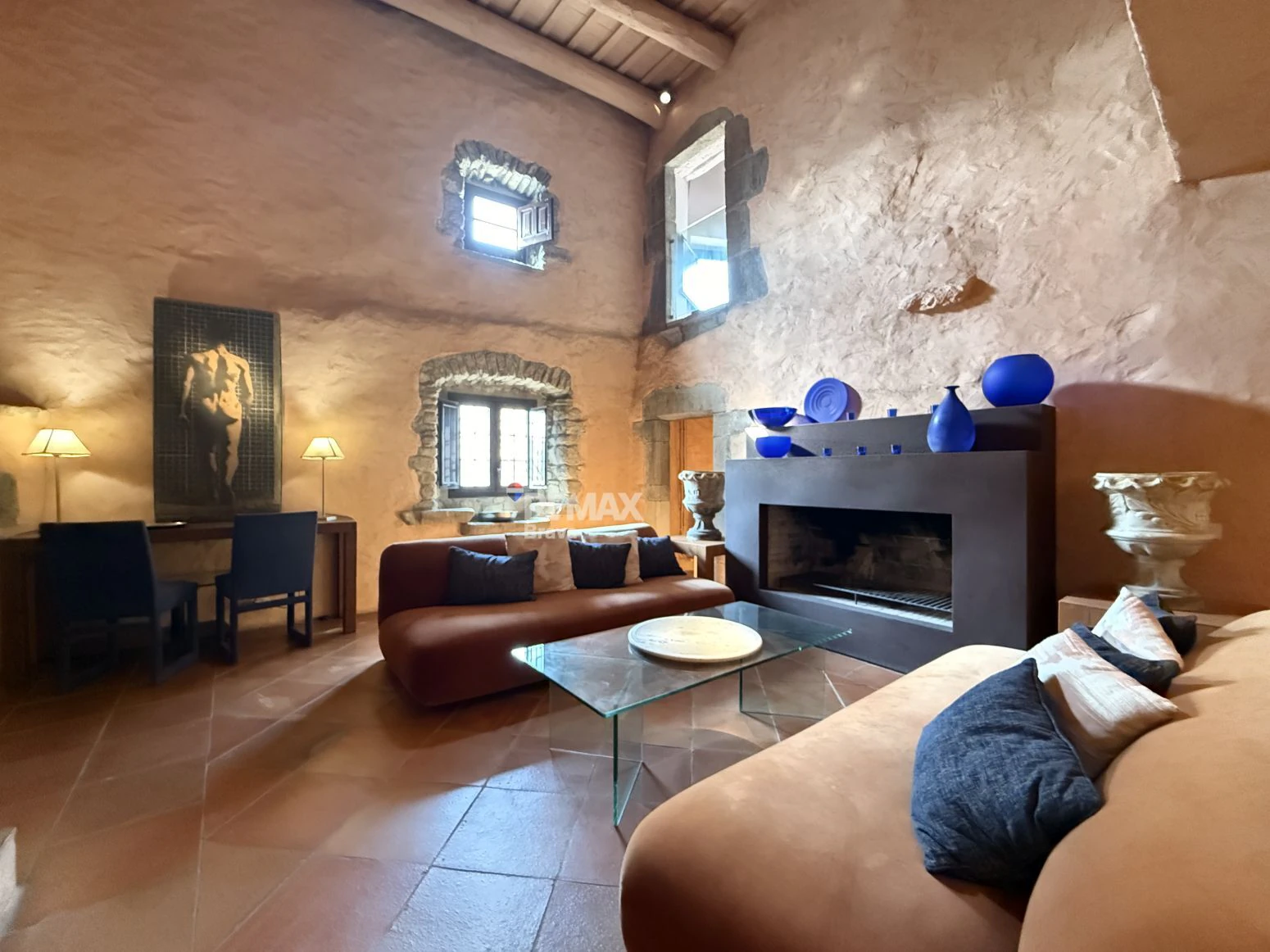 Encantadora Casa de Piedra Restaurada en el Corazón Histórico de Madremanya