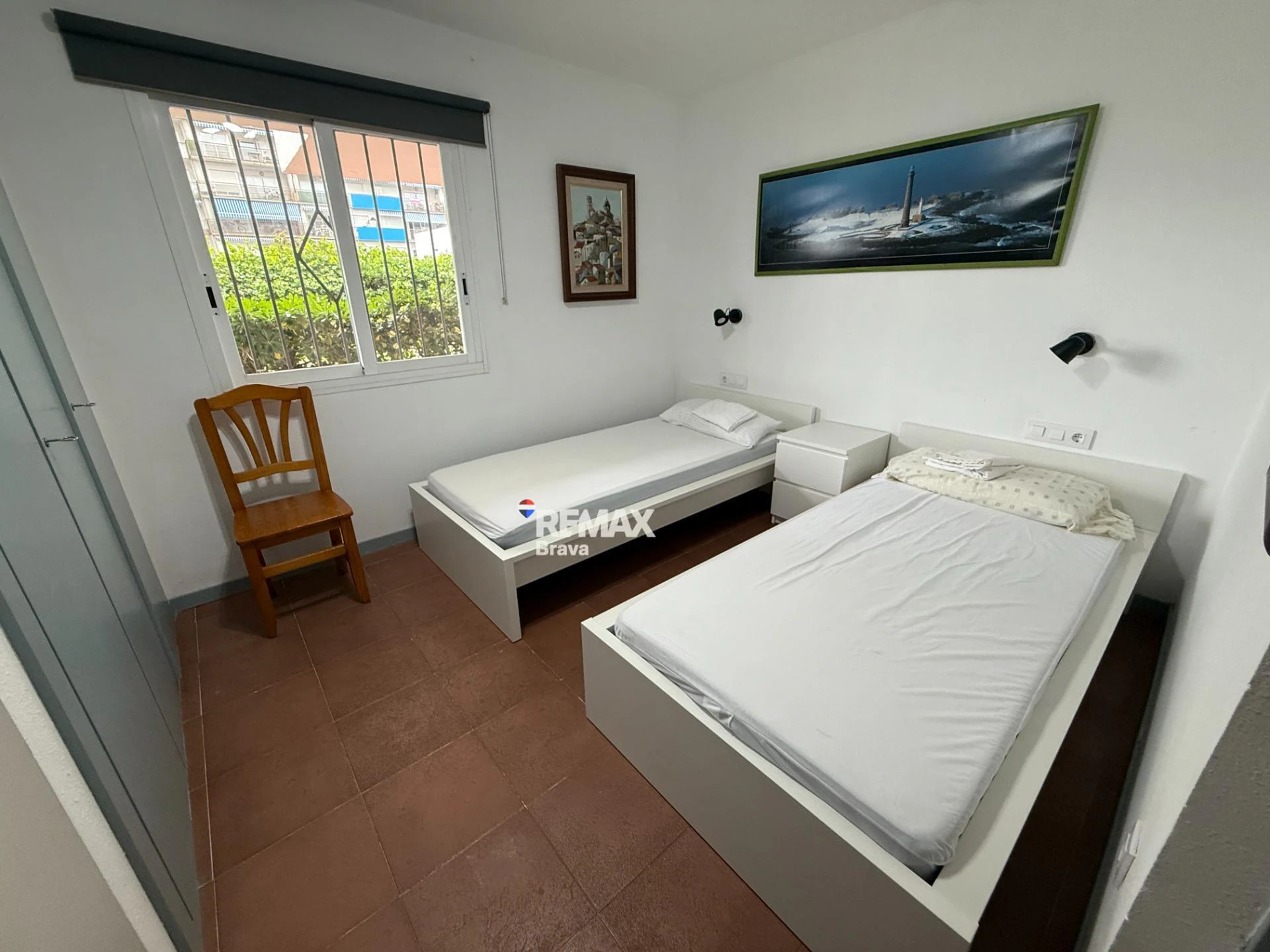 Exclusivo apartamento con amarre privado, gran terraza y licencia turística en Santa Margarida – Roses.