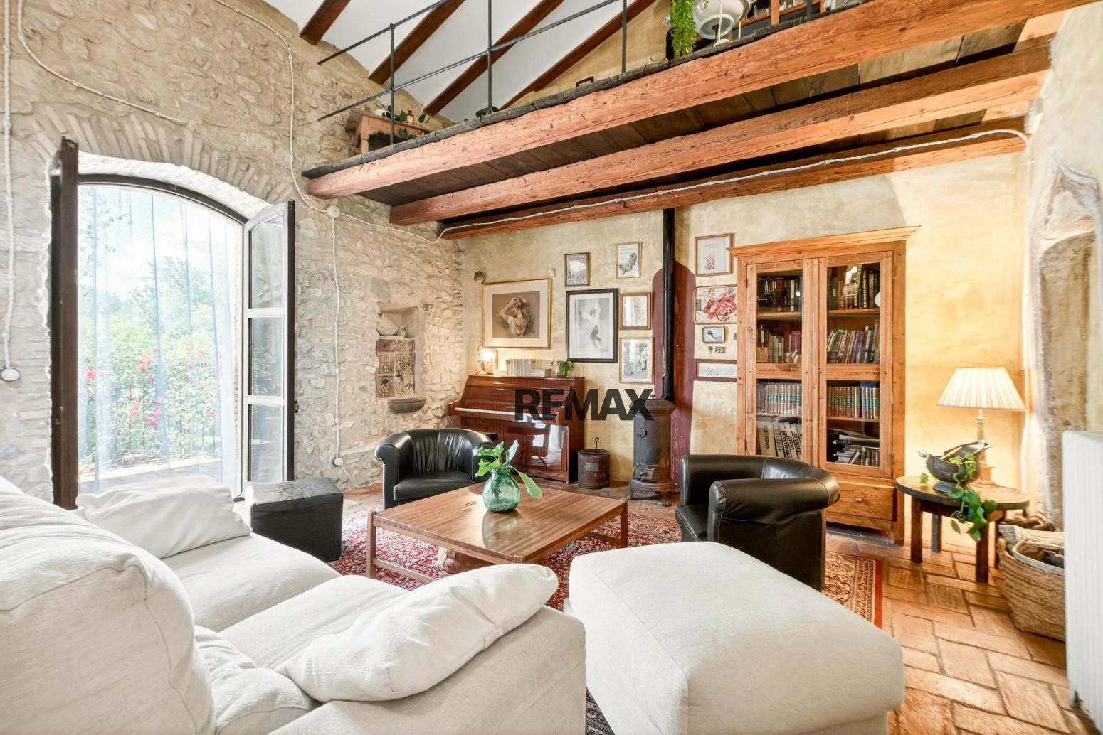 Casa de pueblo con encanto y más de 500 m² entre el Pla de l’Estany y l’Alt Empordà con licencia turística