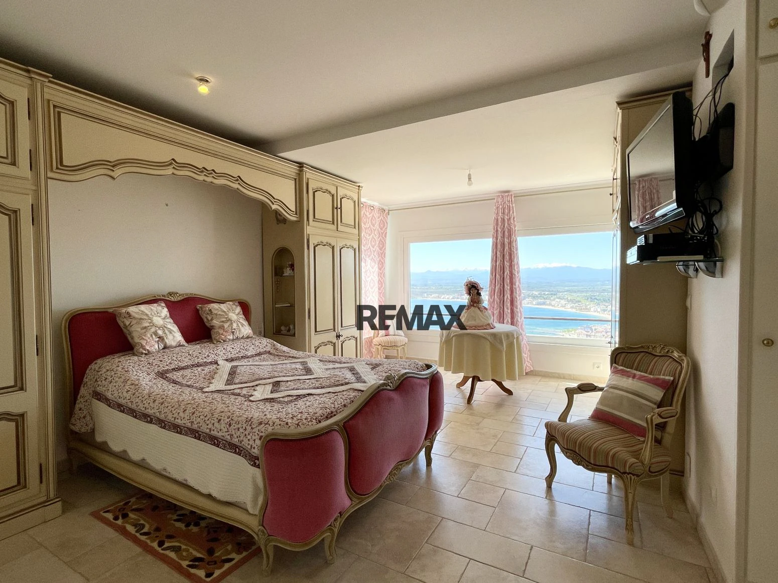 Villa mediterránea con espectaculares vistas al mar