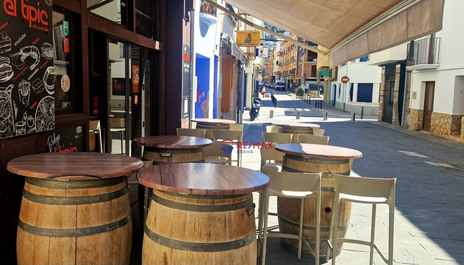 Roses, centro: se traspasa negocio de bar restaurante en inm