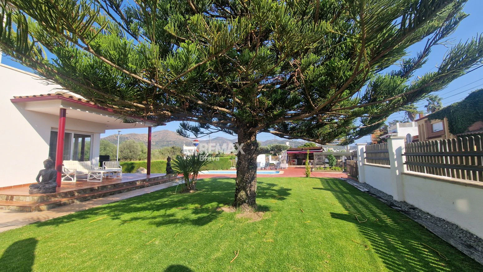 Exclusiva Vivienda en Roses sobre Parcela de 1.190 m² en Entorno Muy Tranquilo