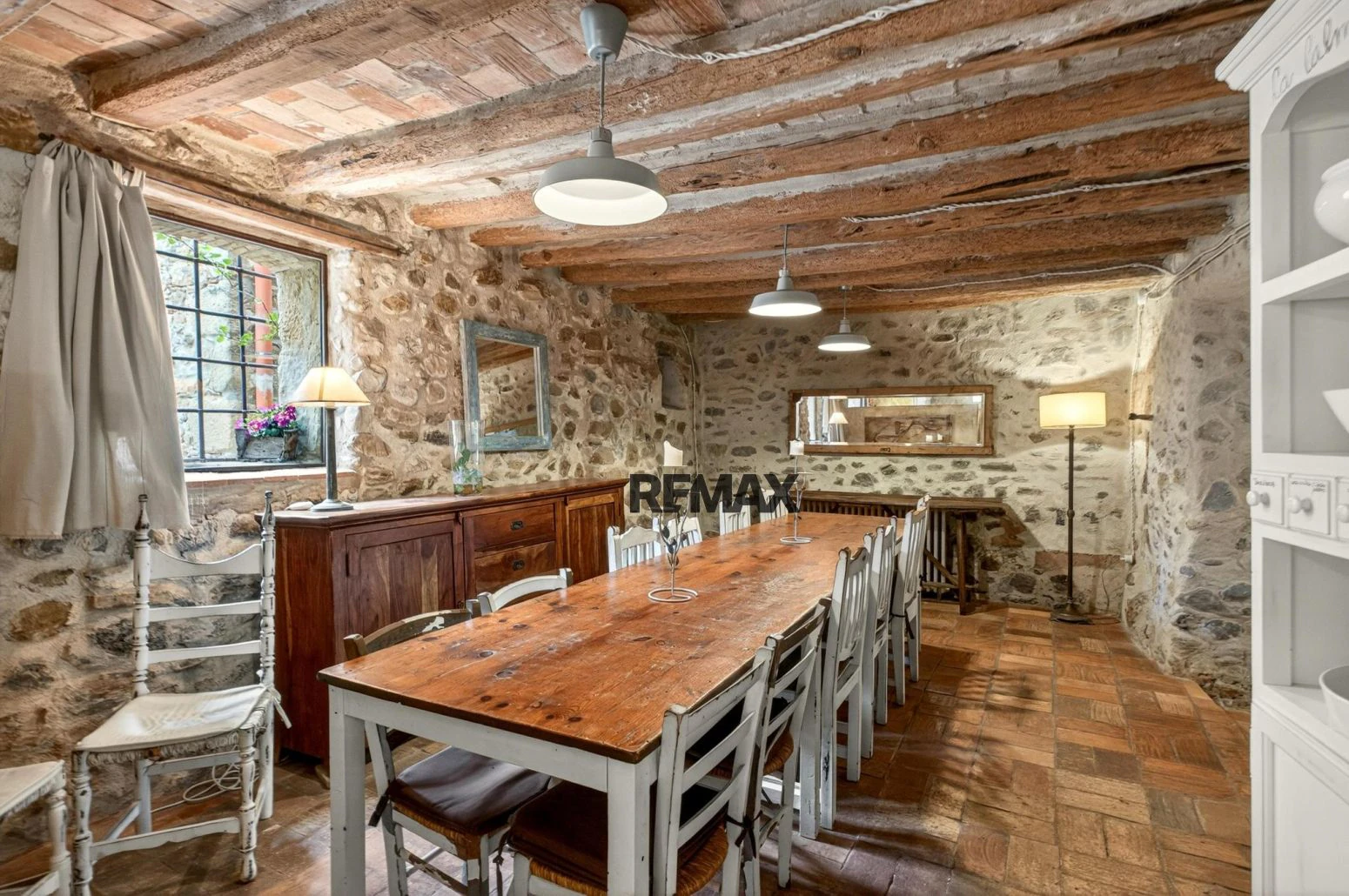 Casa de pueblo con encanto y más de 500 m² entre el Pla de l’Estany y l’Alt Empordà con licencia turística