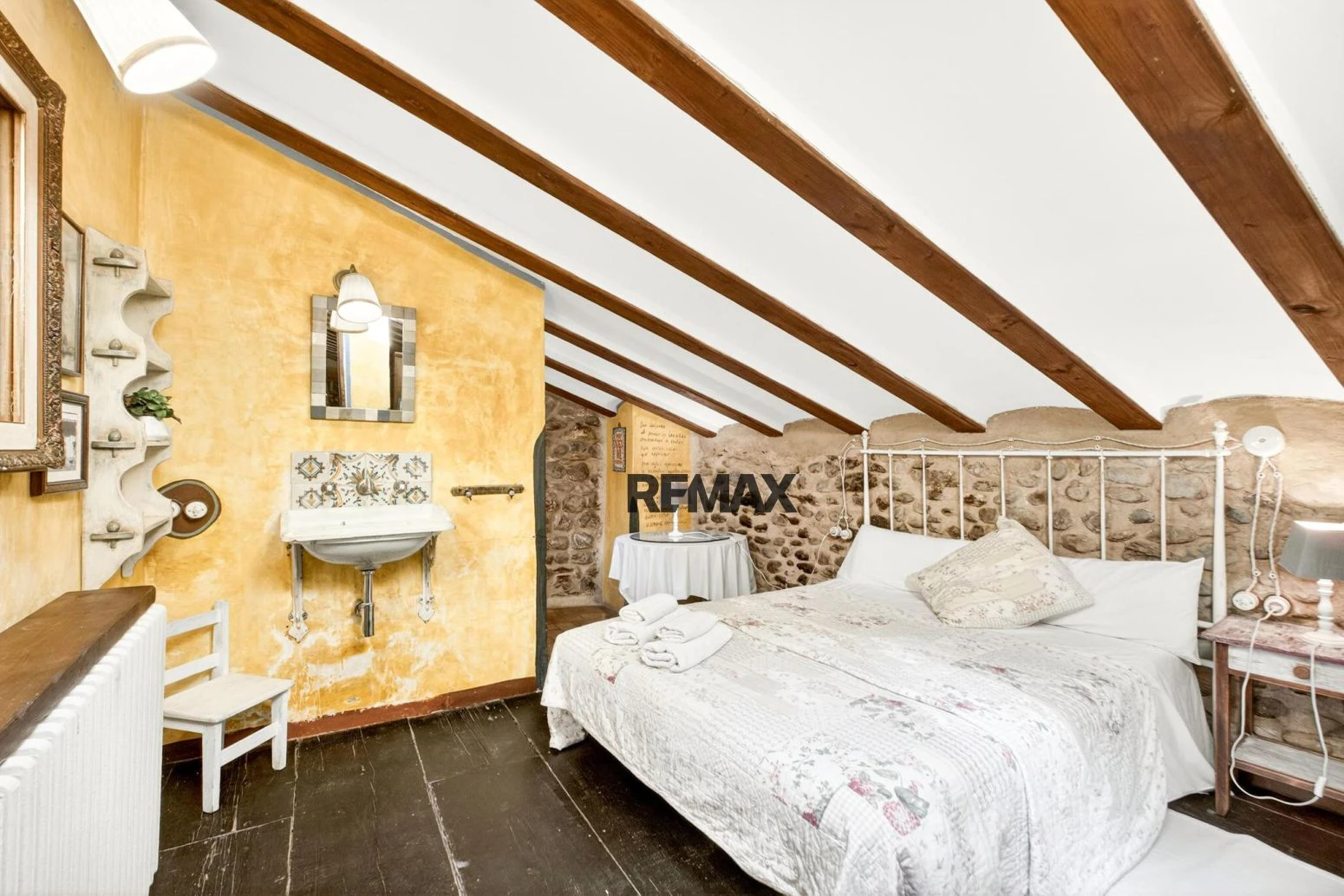 Casa de pueblo con encanto y más de 500 m² entre el Pla de l’Estany y l’Alt Empordà con licencia turística