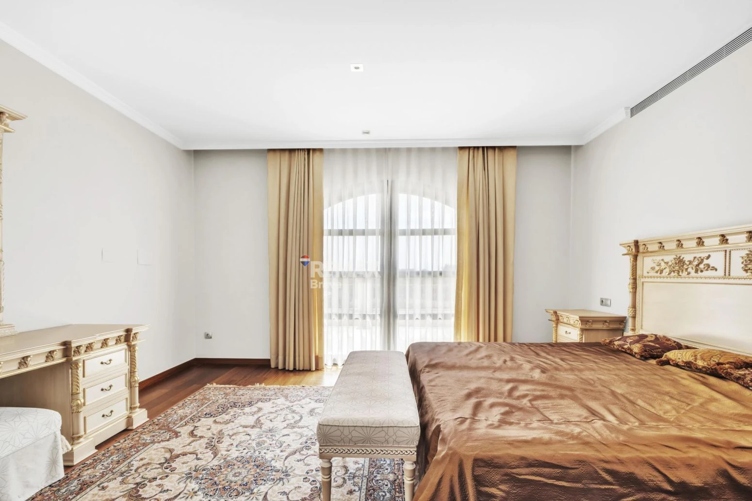 Villa Premium en Primera Línea de Golf en Peralada con Amplios Jardines y Privacidad Total
