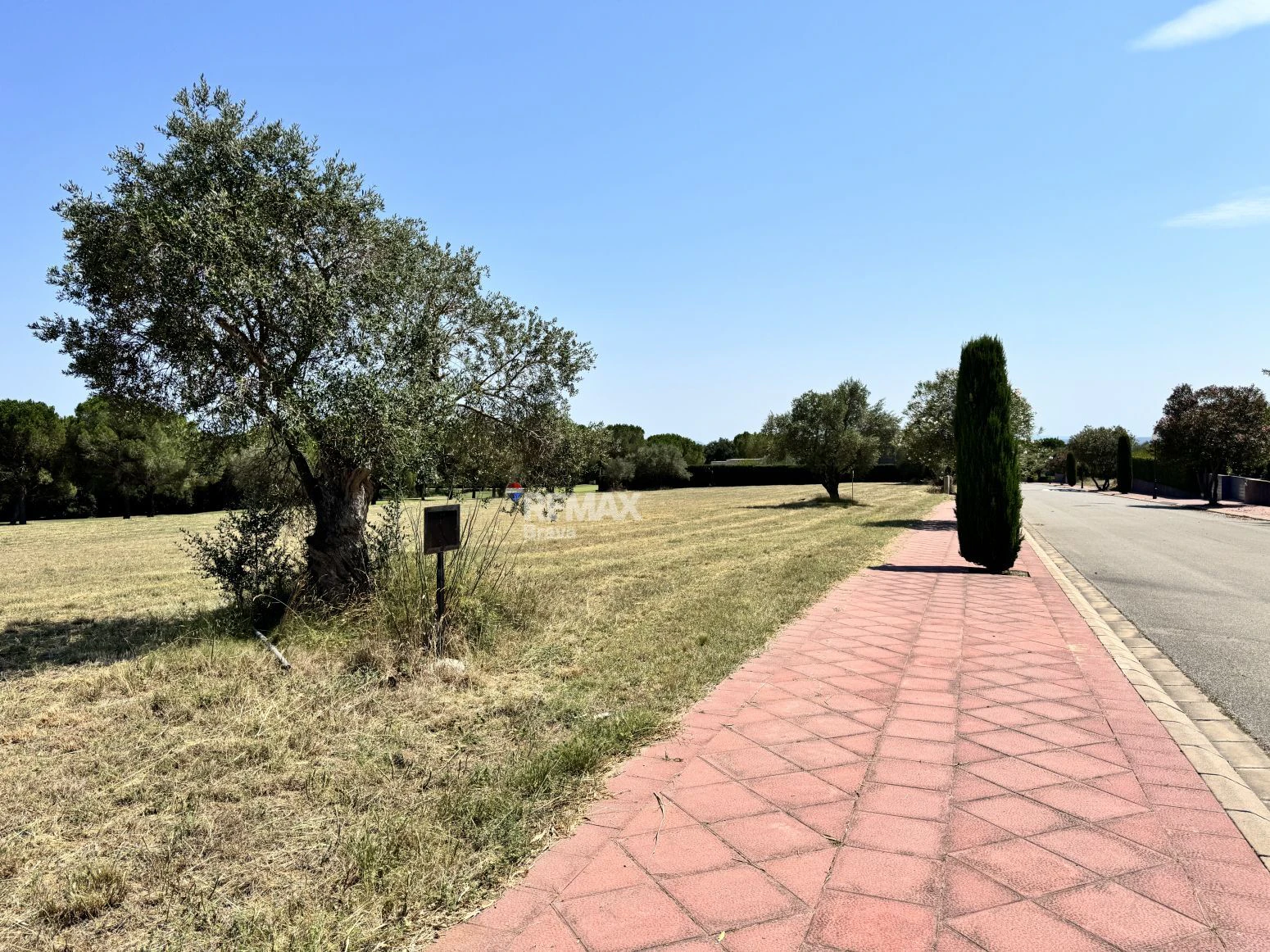 Exclusiva Parcela de 2.512 m² en Primera Línea de Golf en Peralada