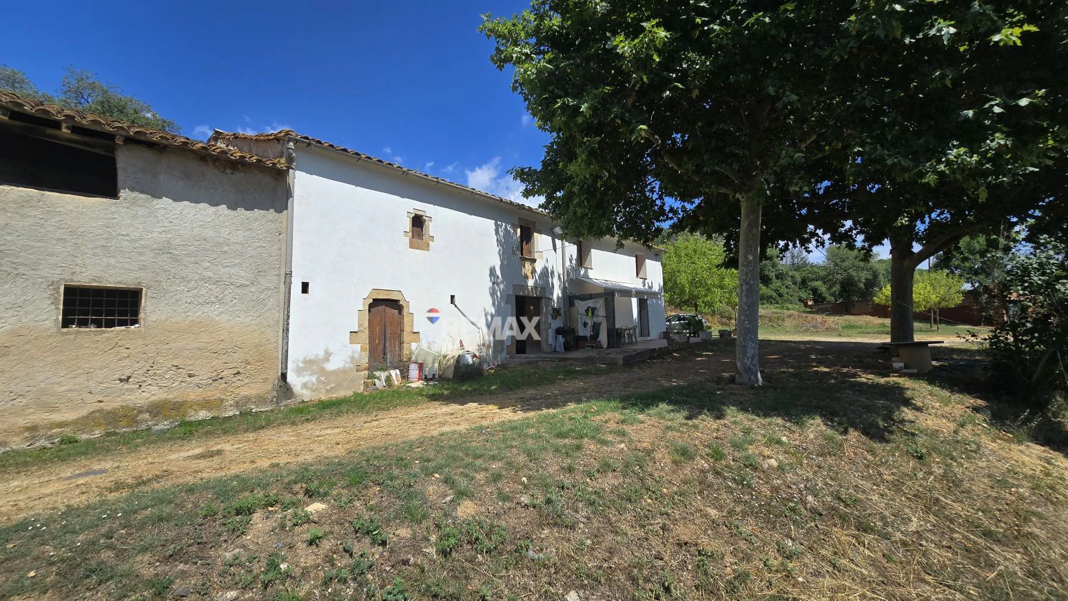 Finca Rústica 12h en Brunyola con Naves Avícolas Alquiladas e Ingresos Mensuales