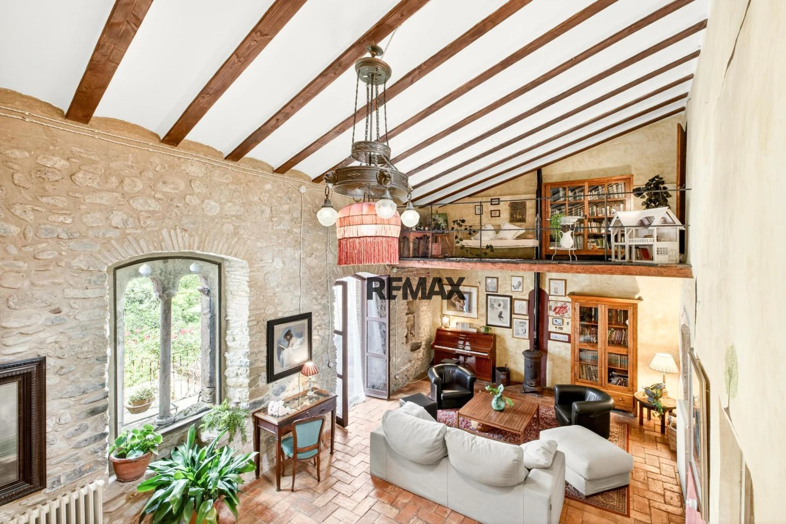 Casa de pueblo con encanto y más de 500 m² entre el Pla de l’Estany y l’Alt Empordà con licencia turística