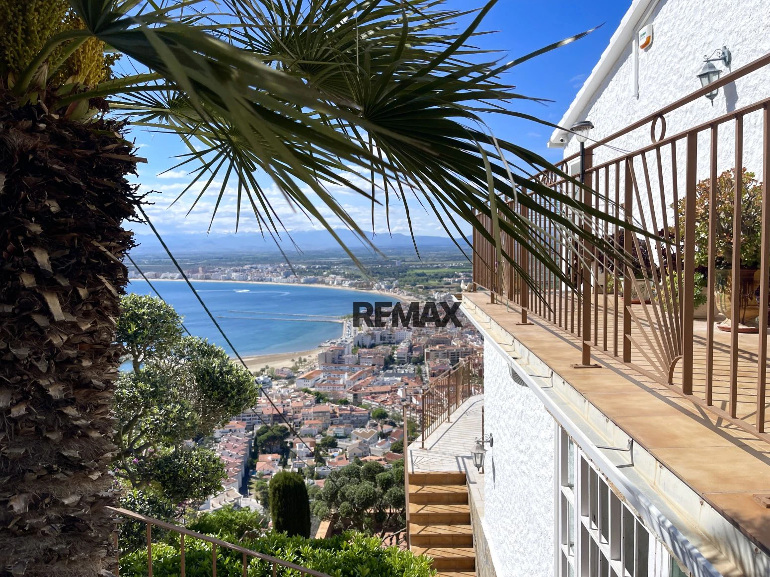 Villa mediterránea con espectaculares vistas al mar