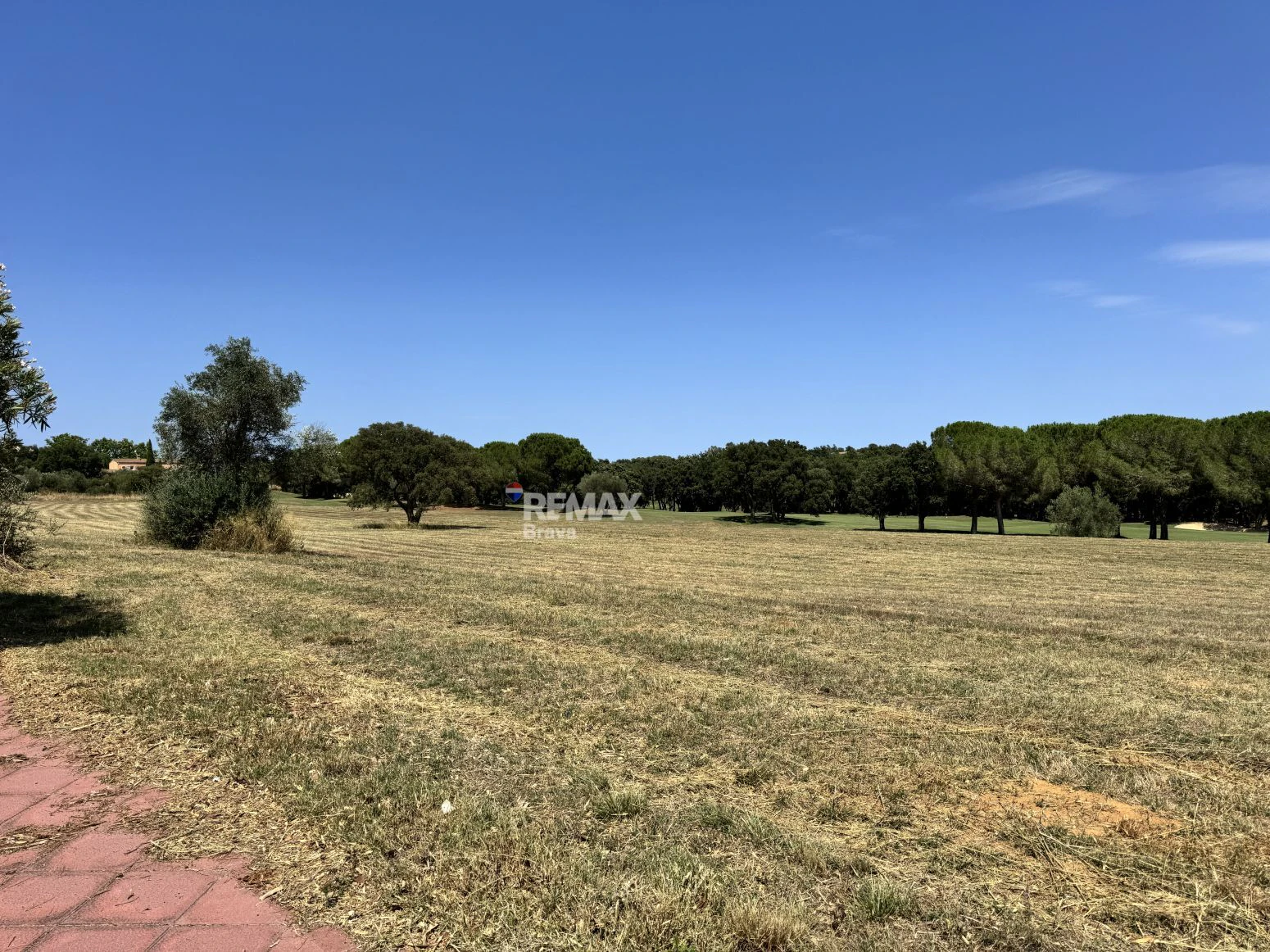 Exclusiva Parcela de 2.512 m² en Primera Línea de Golf en Peralada