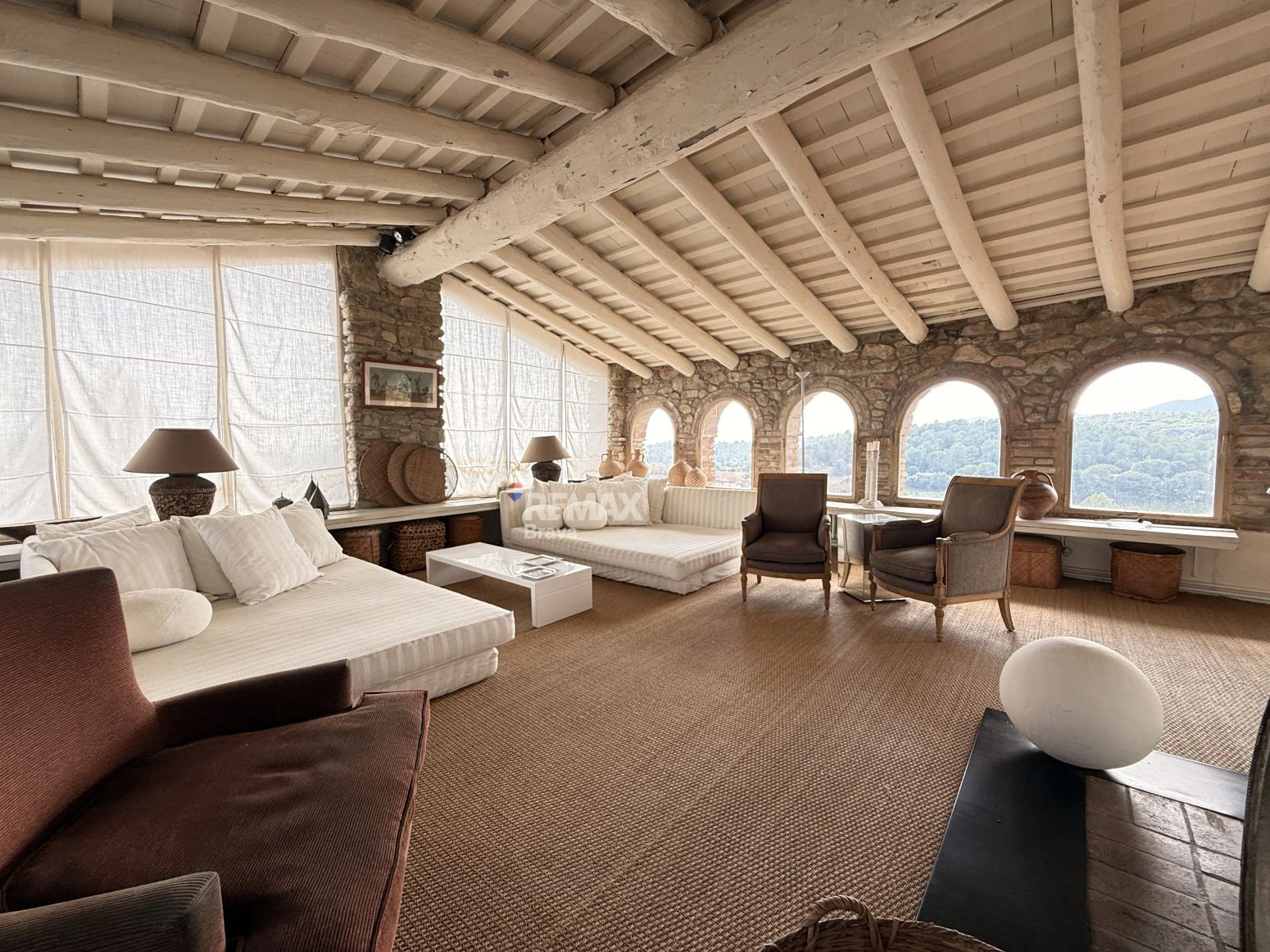 Encantadora Casa de Piedra Restaurada en el Corazón Histórico de Madremanya