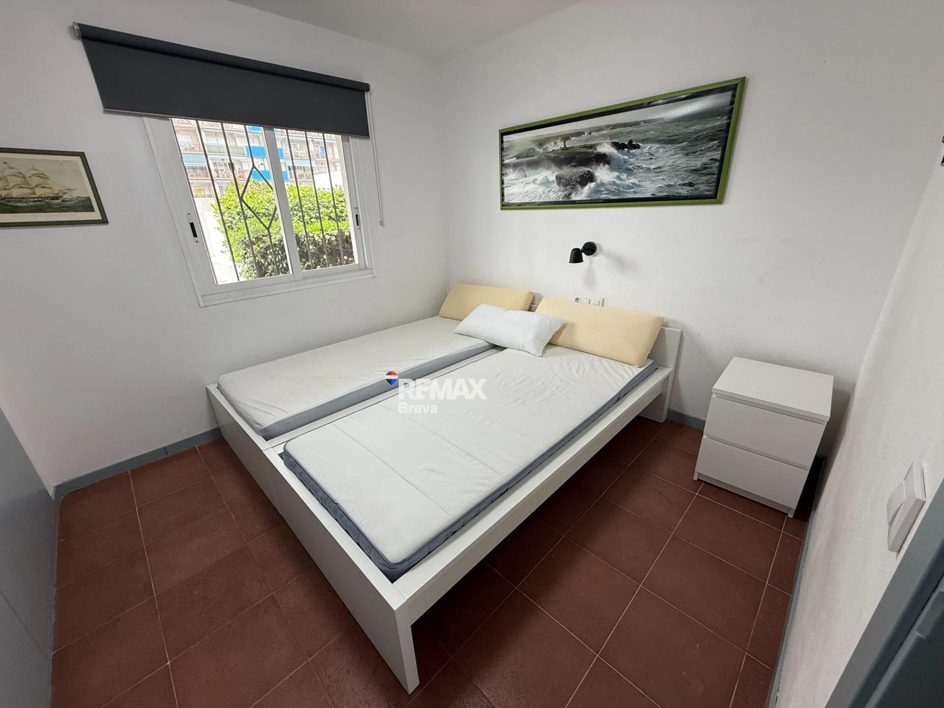 Exclusivo apartamento con amarre privado, gran terraza y licencia turística en Santa Margarida – Roses.