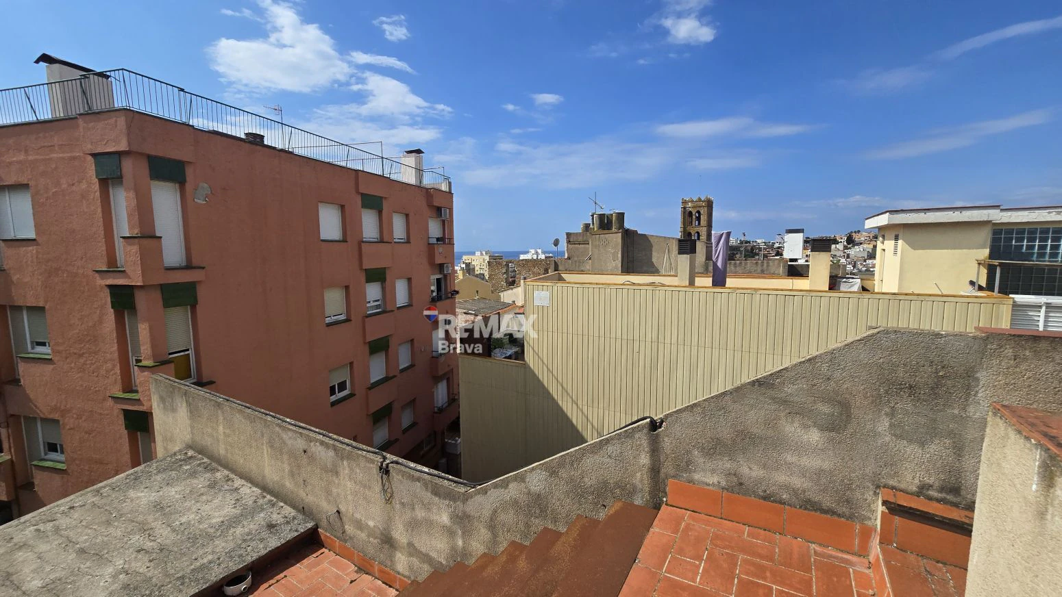 Exclusiva Oportunidad en Blanes: Solar con Más de 500 m² Construidos